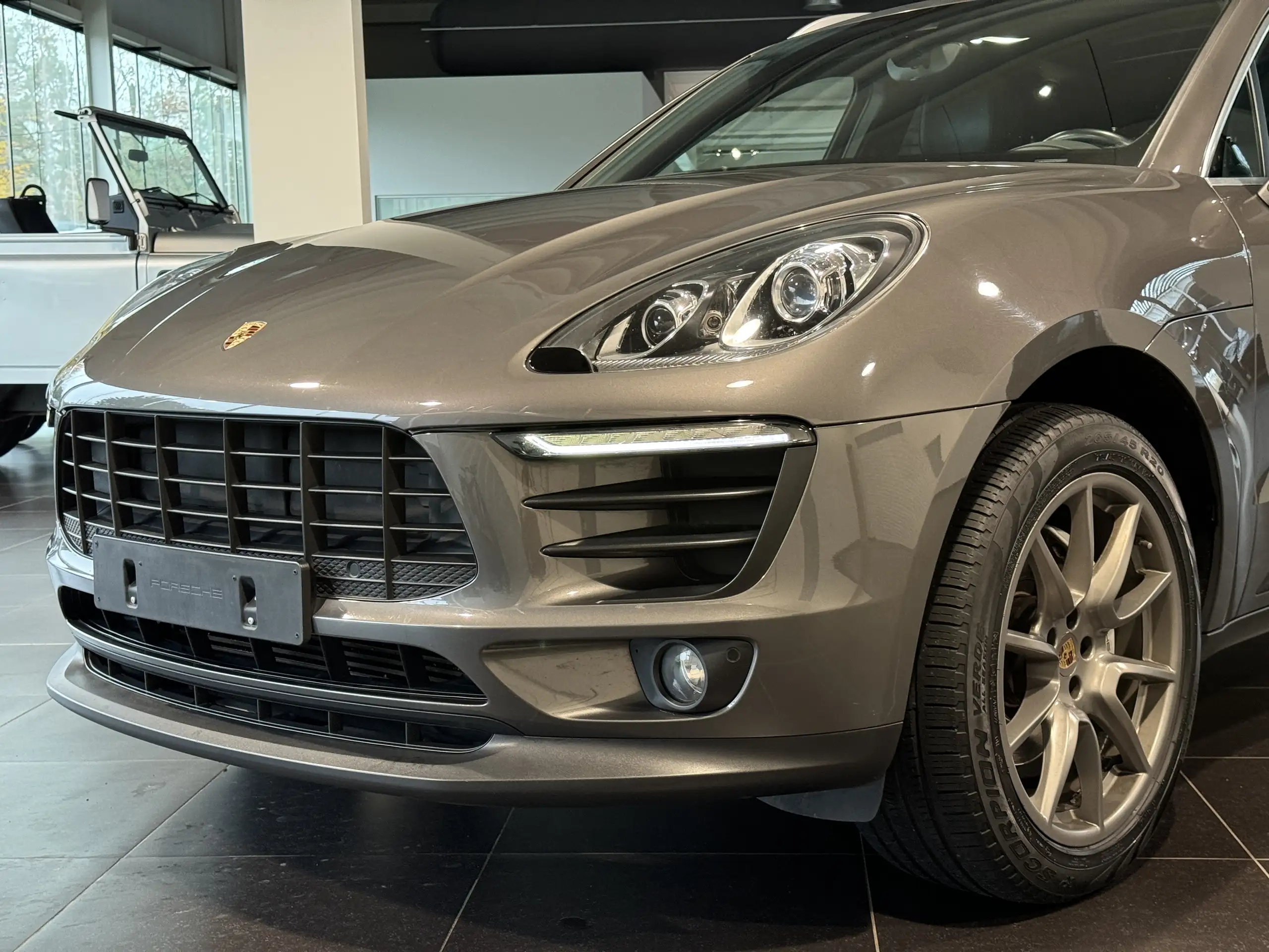 Porsche - Macan