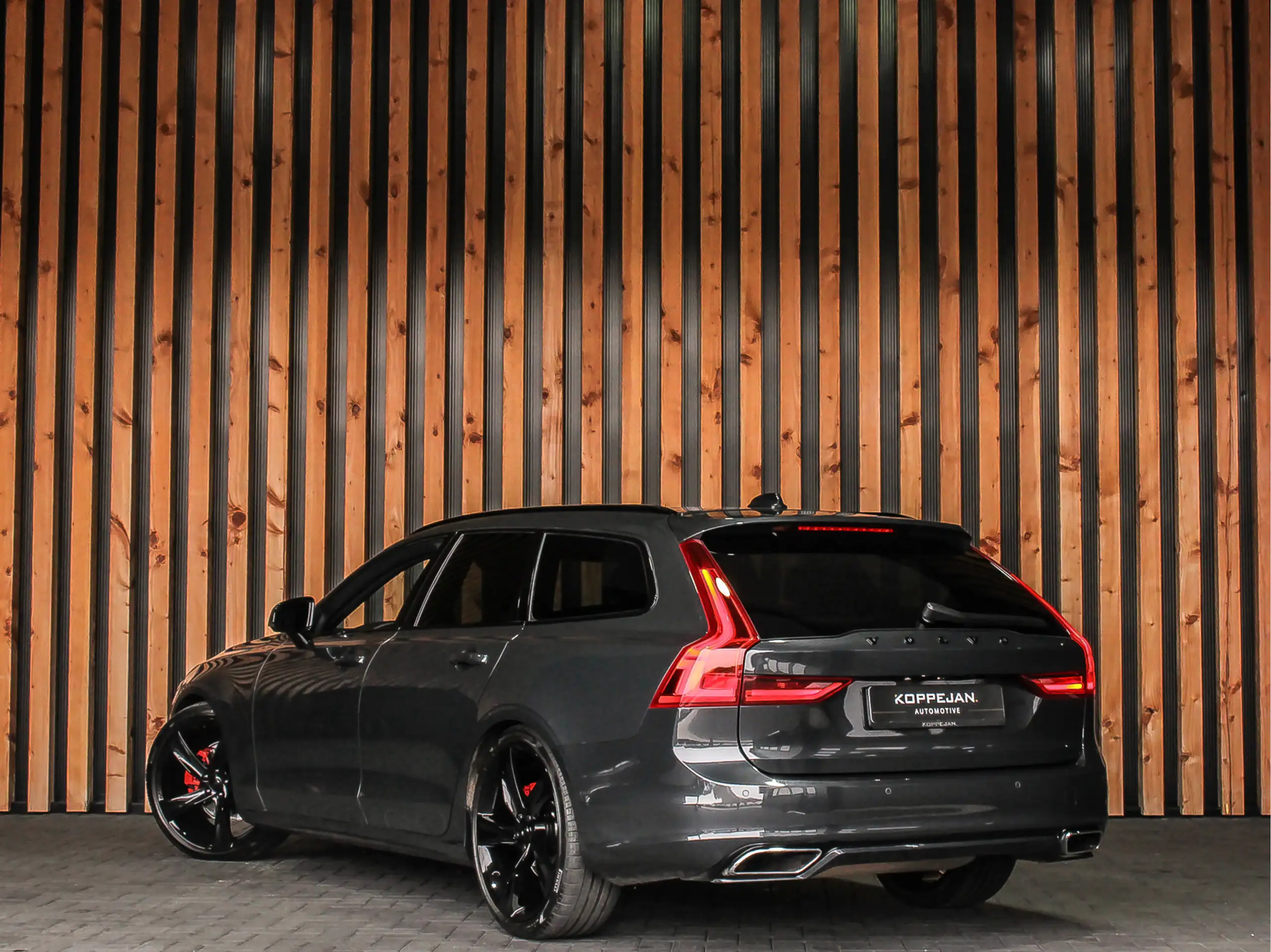 Volvo - V90