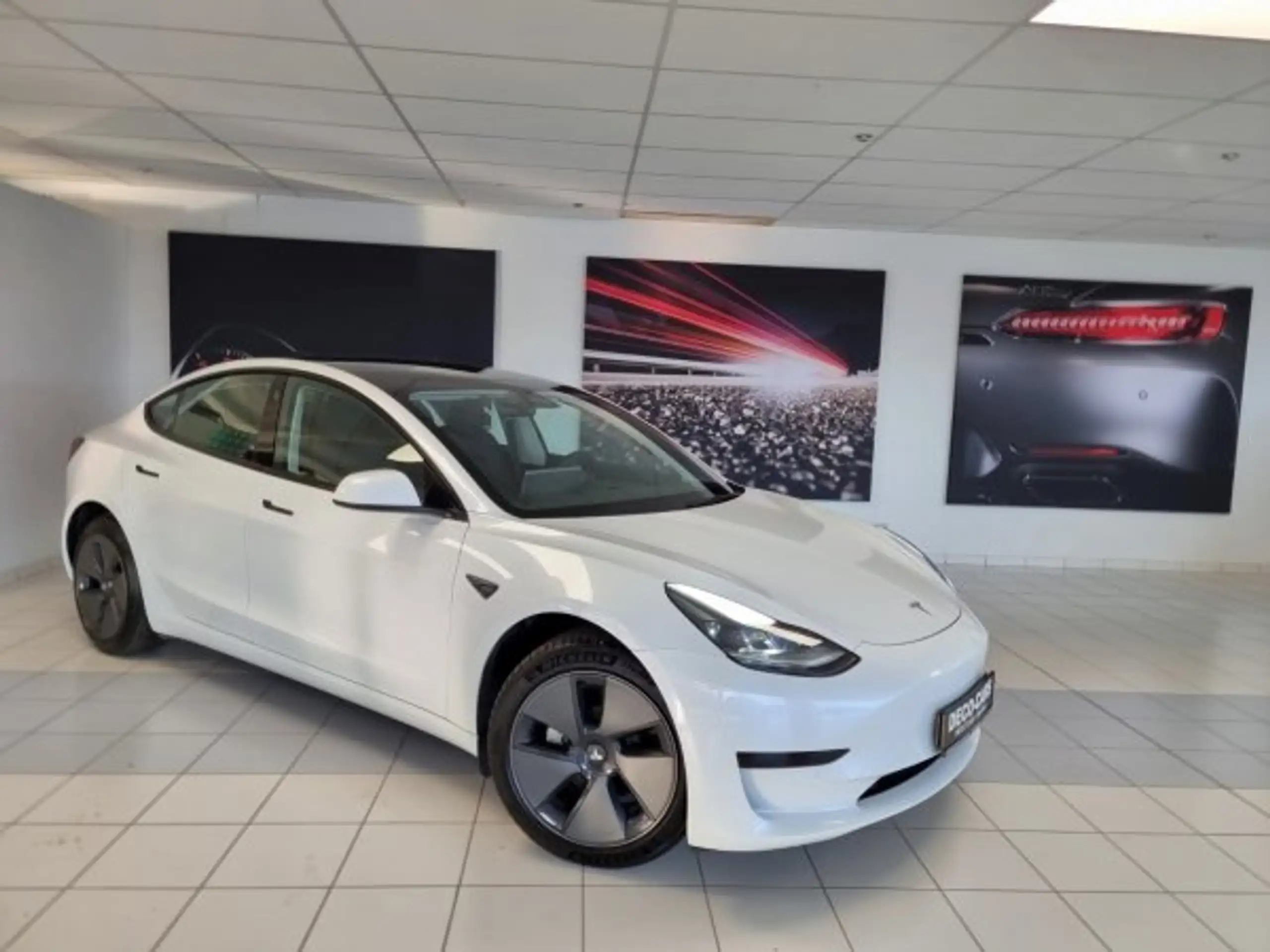 Tesla - Model 3