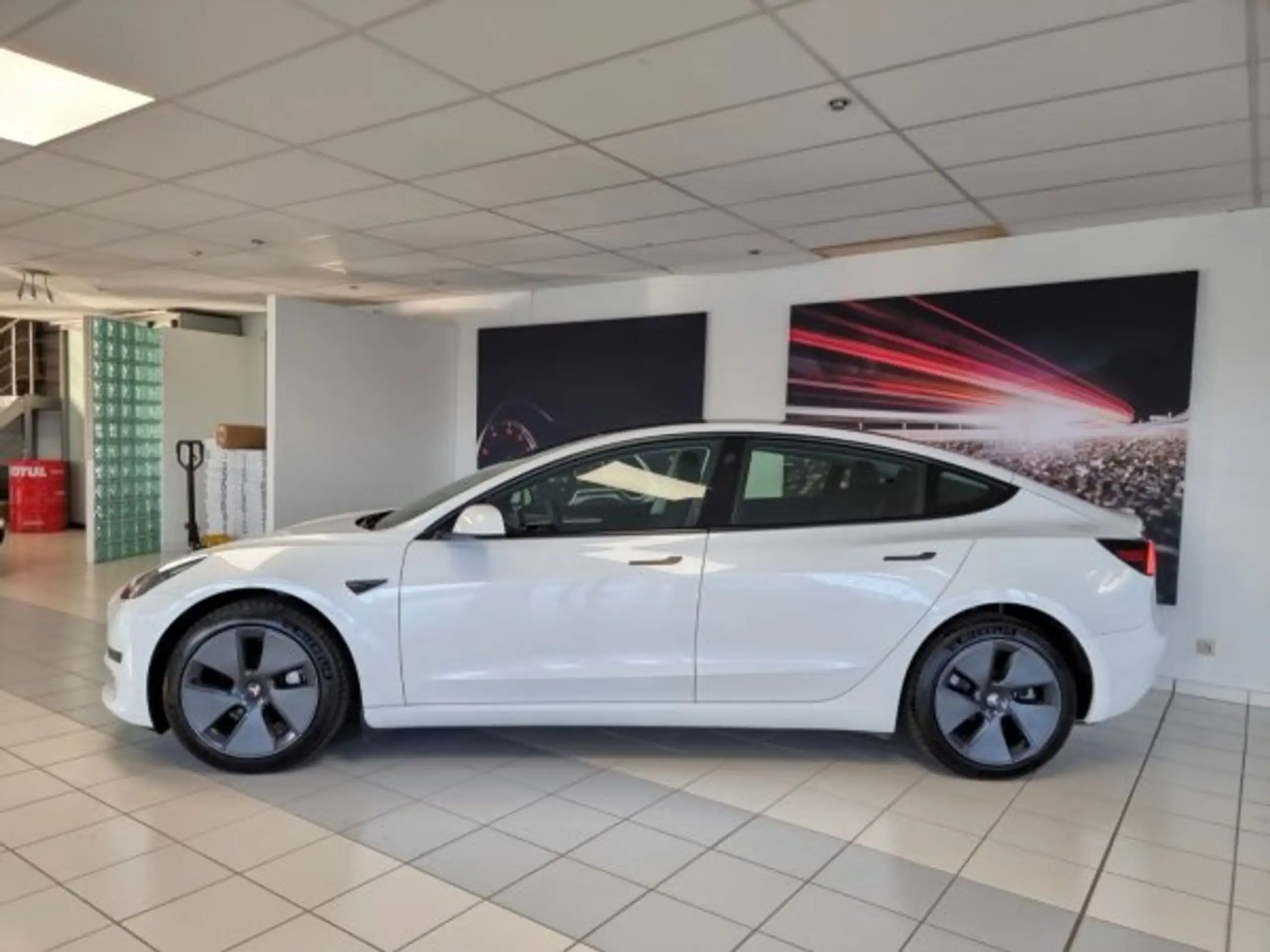 Tesla - Model 3