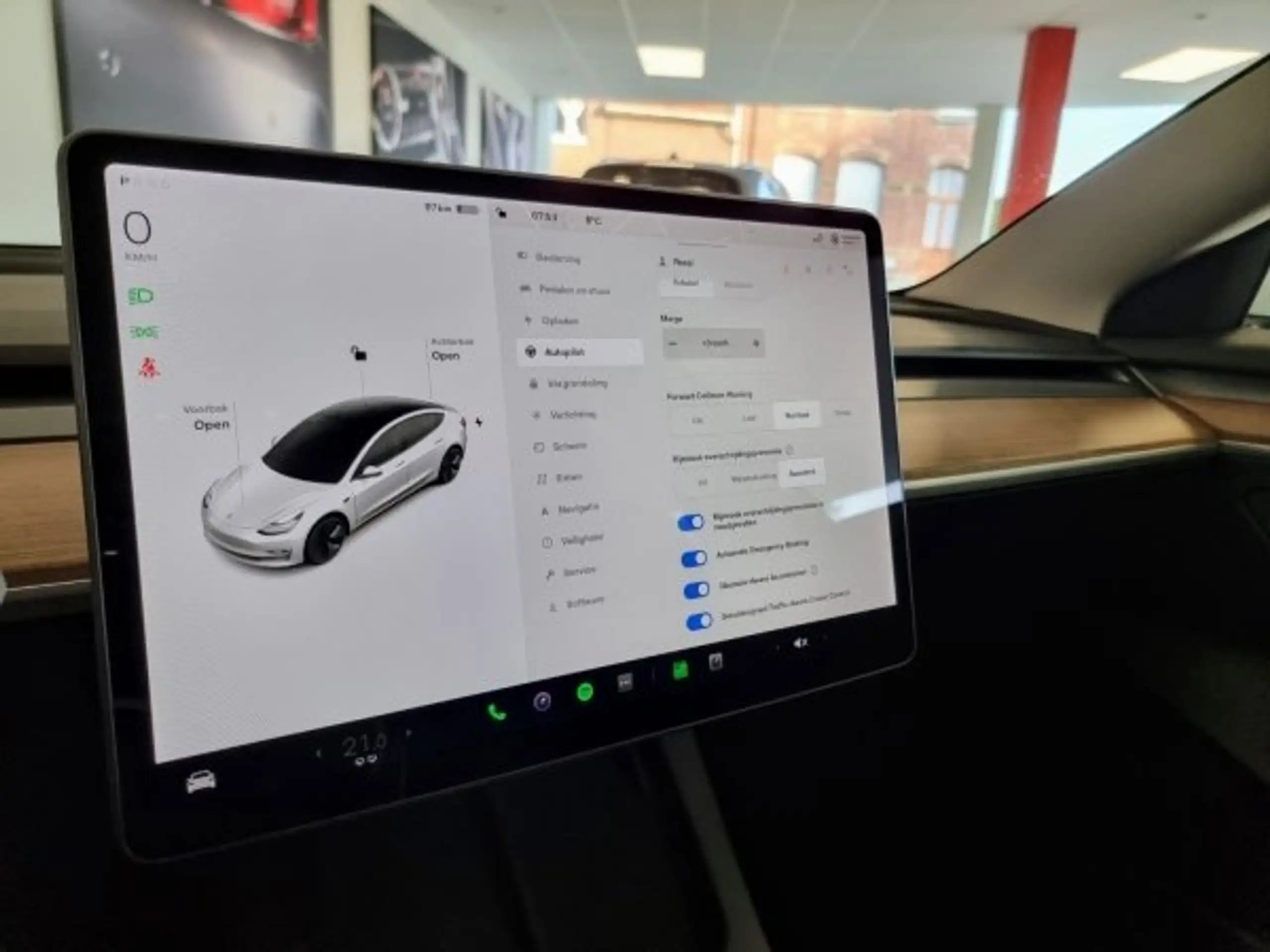 Tesla - Model 3