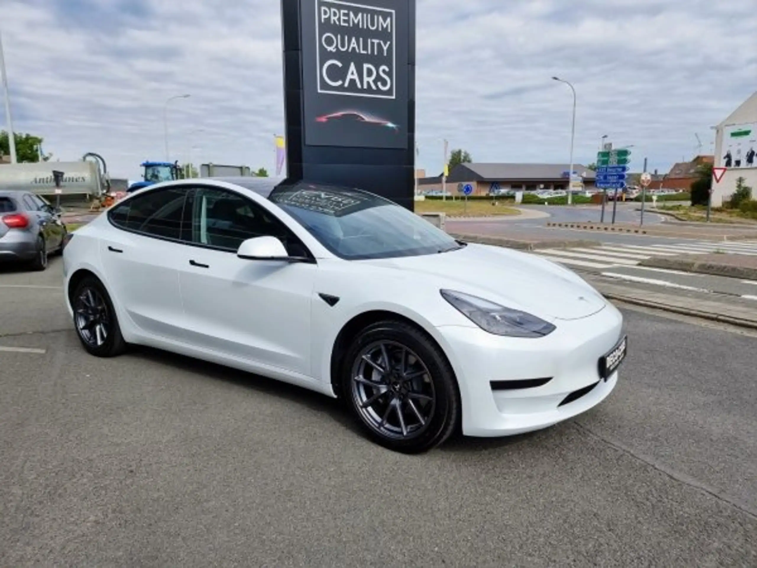 Tesla - Model 3