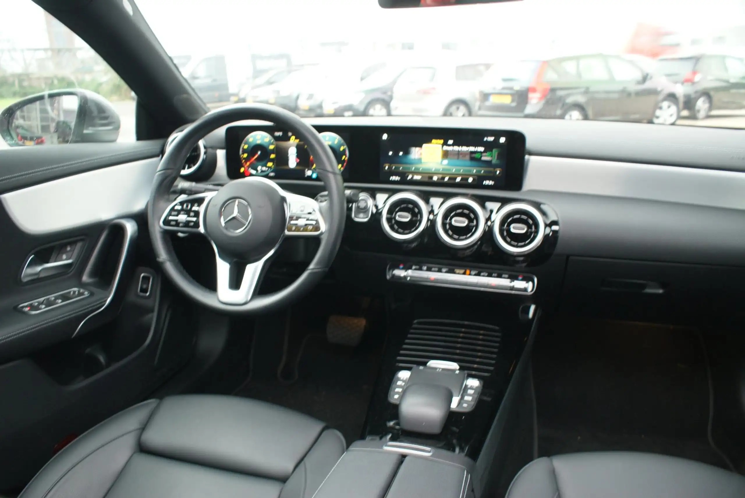 Mercedes-Benz - CLA 180