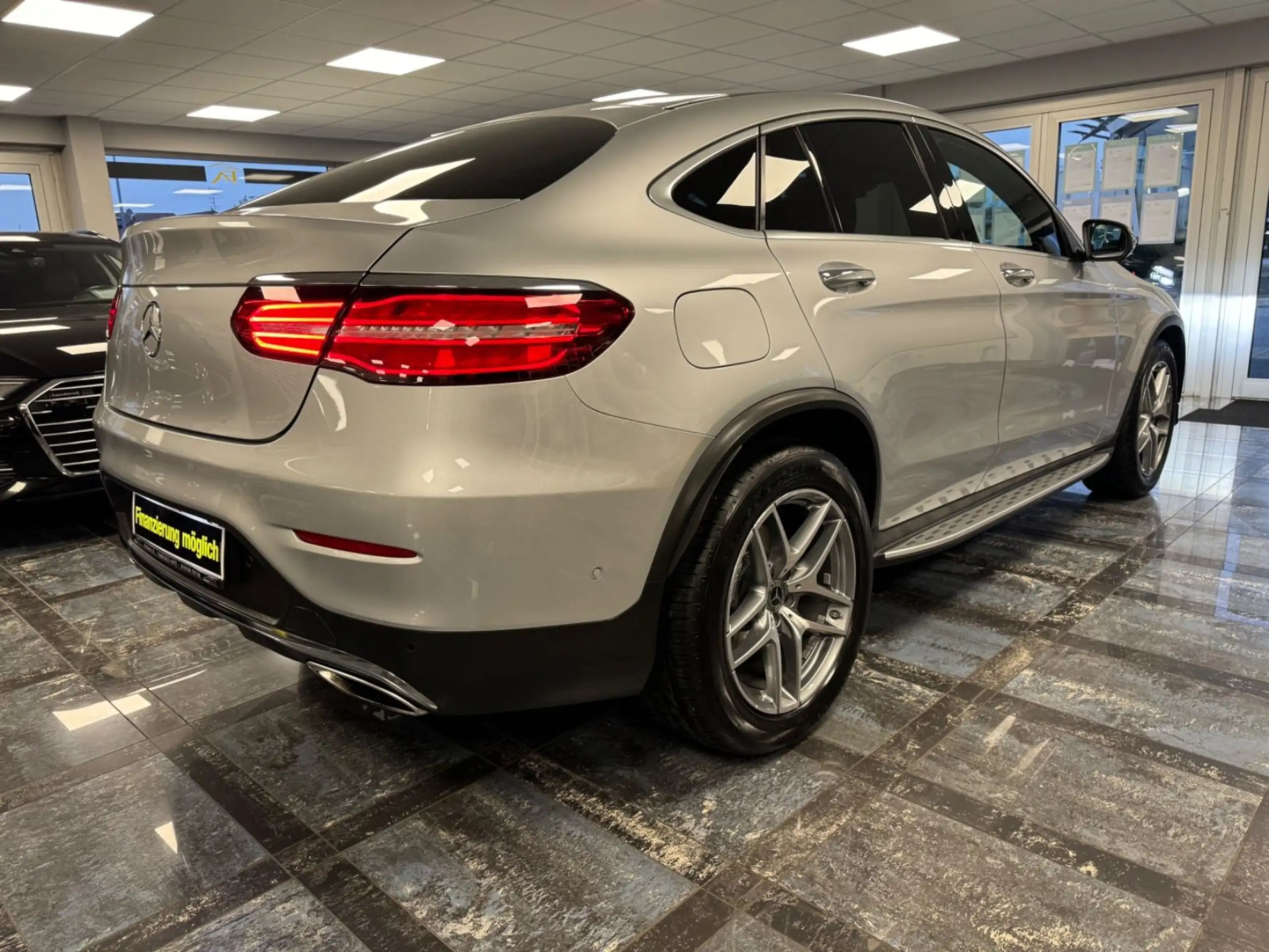 Mercedes-Benz - GLC 300