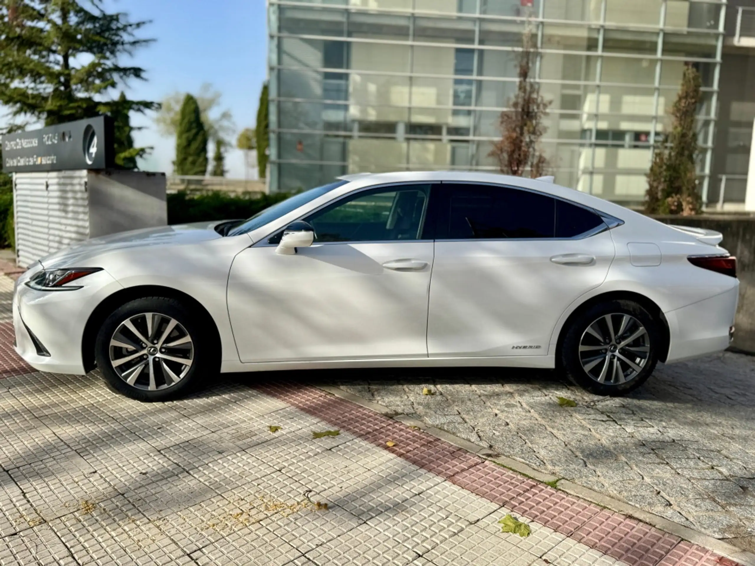 Lexus - ES 300