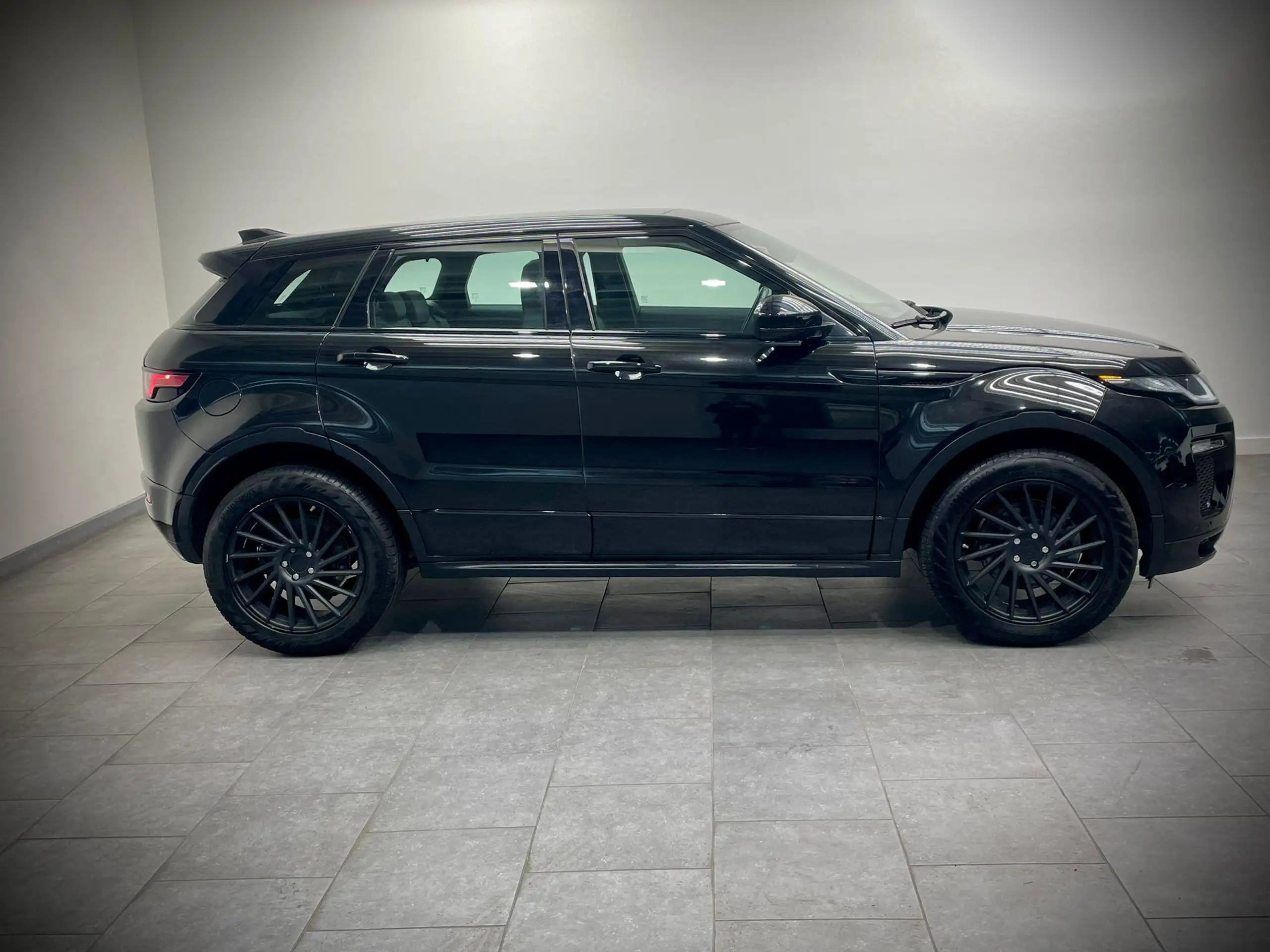 Land Rover - Range Rover Evoque