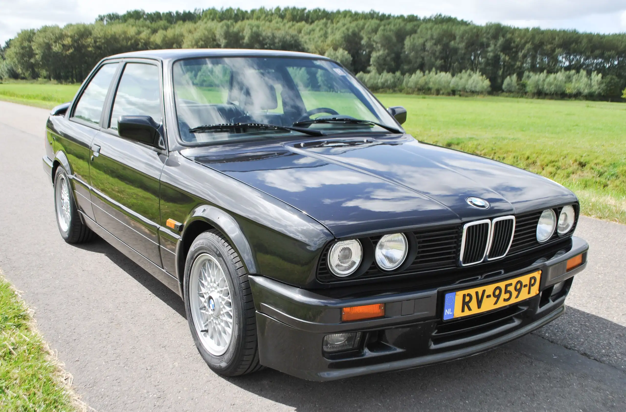 BMW - 320