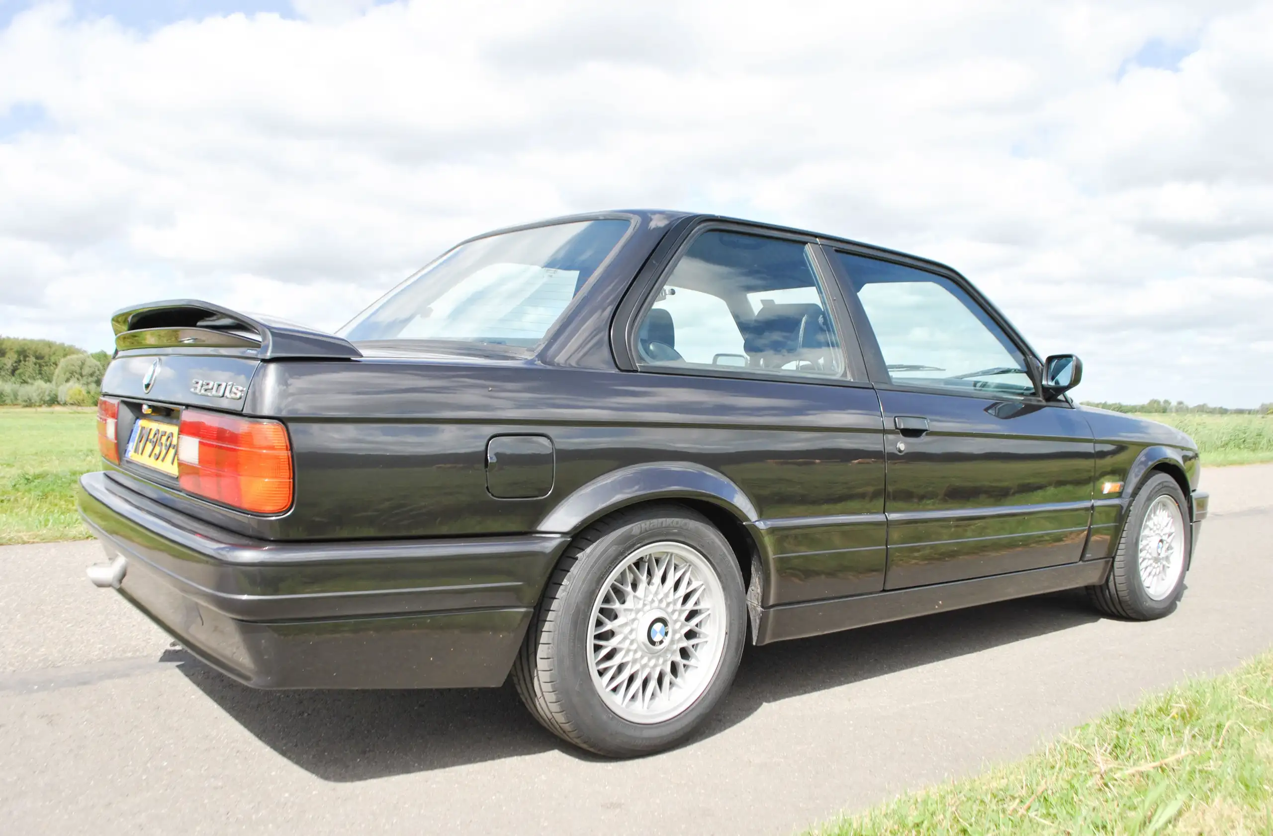 BMW - 320