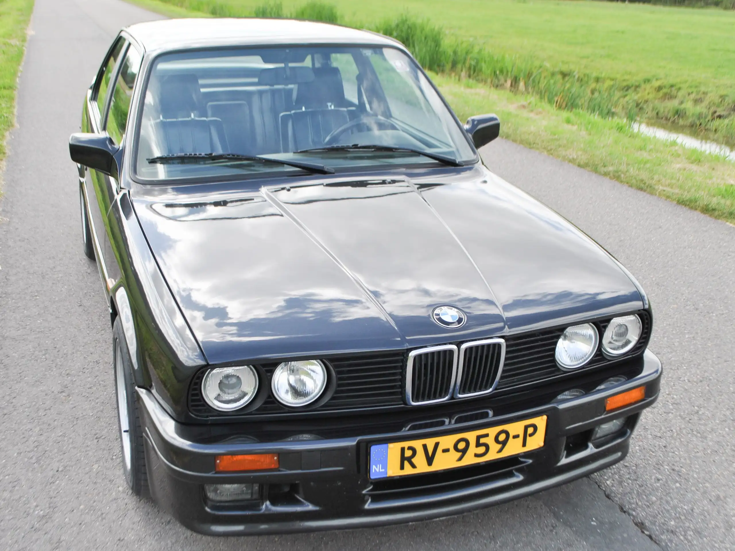 BMW - 320