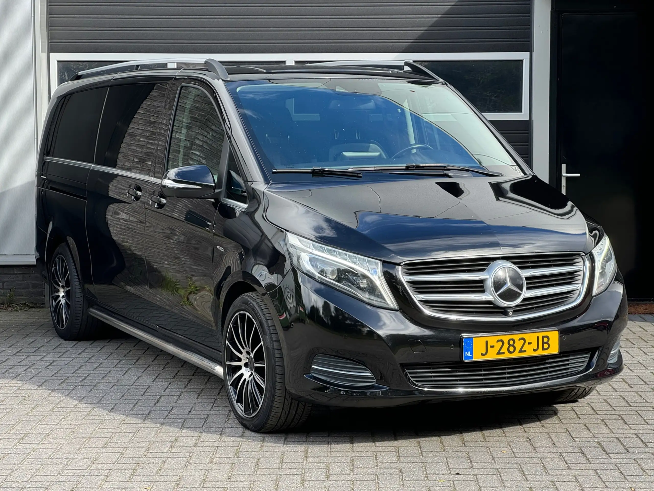 Mercedes-Benz - V 250