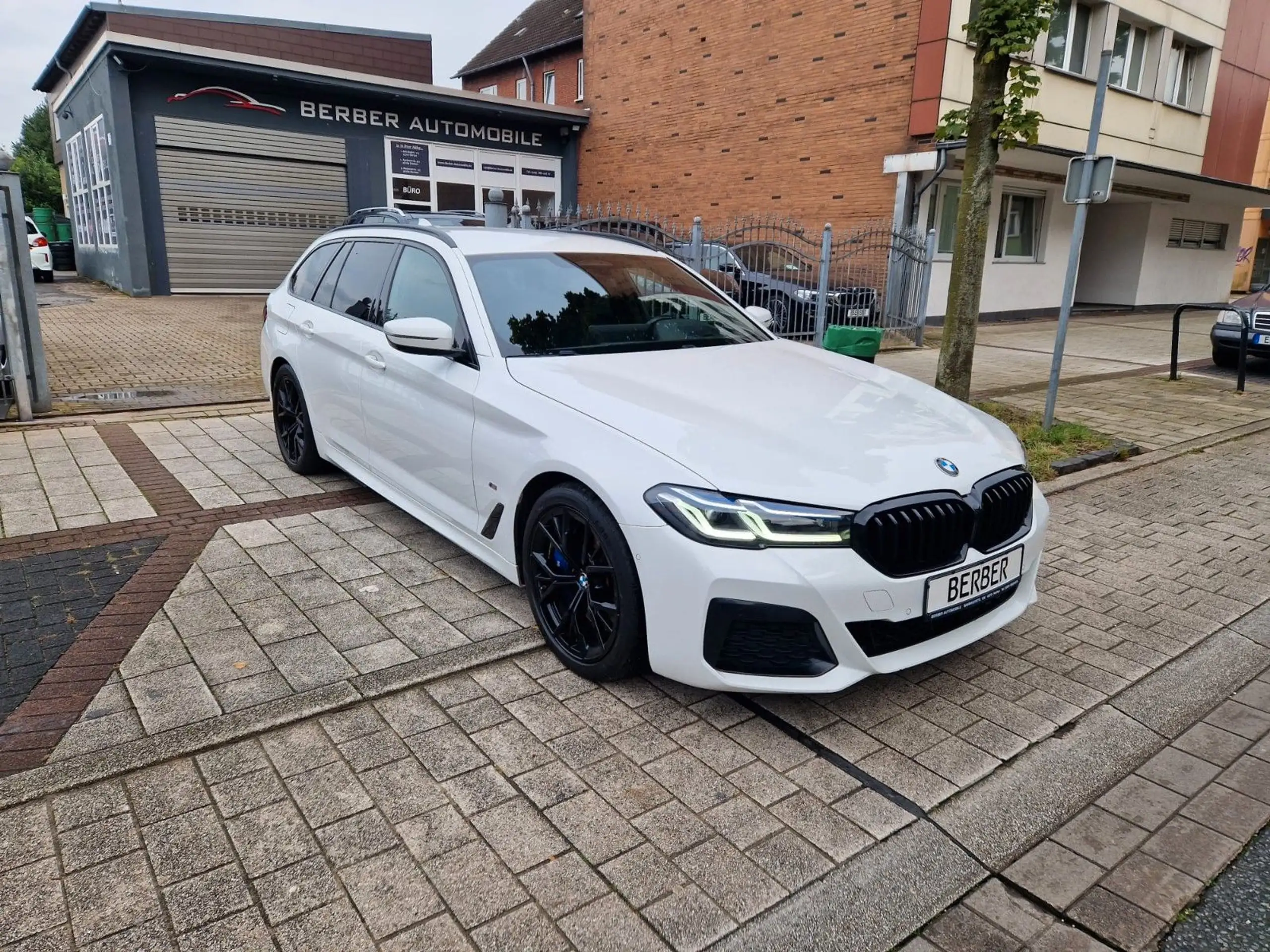 BMW - 530