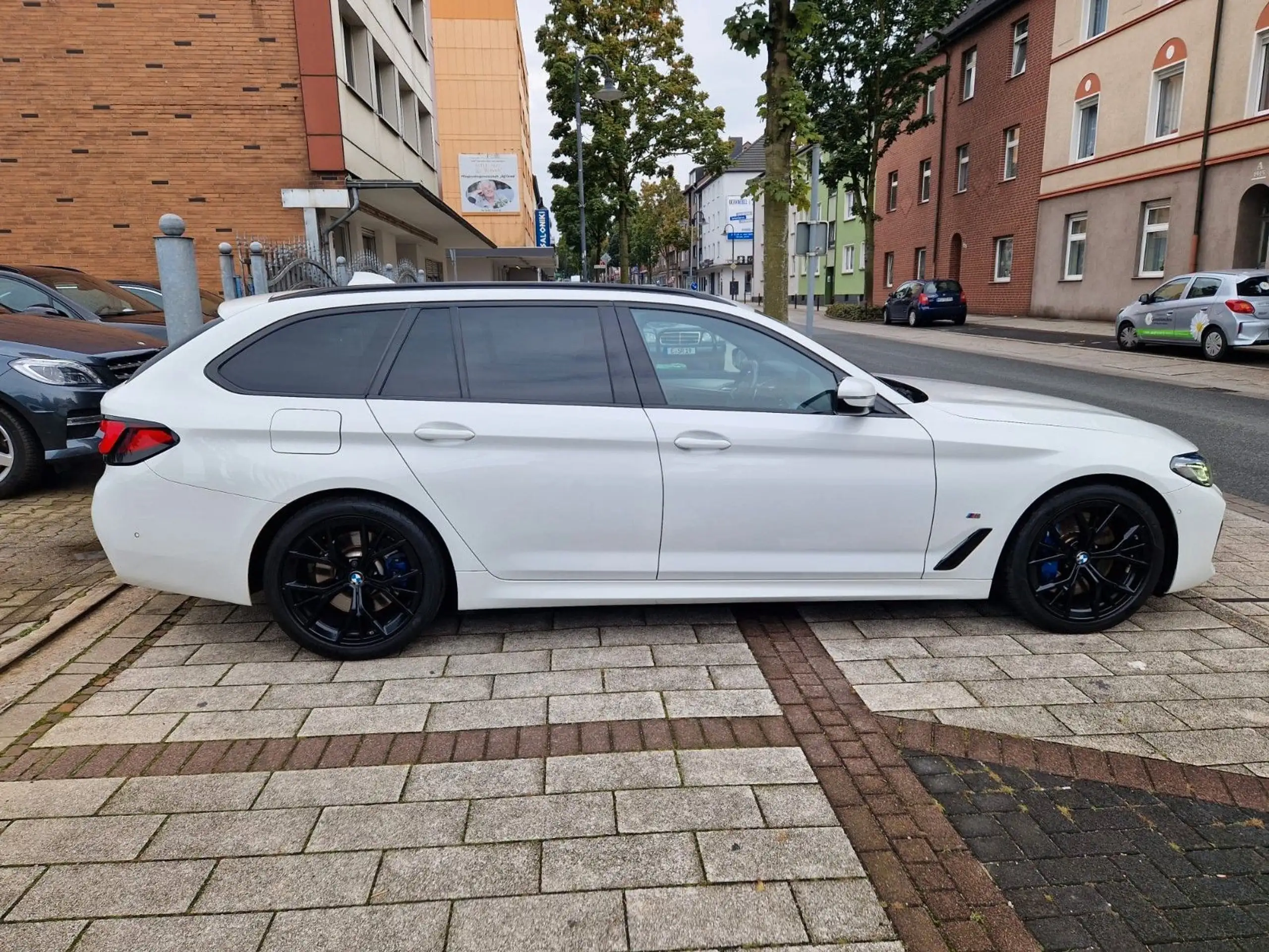 BMW - 530