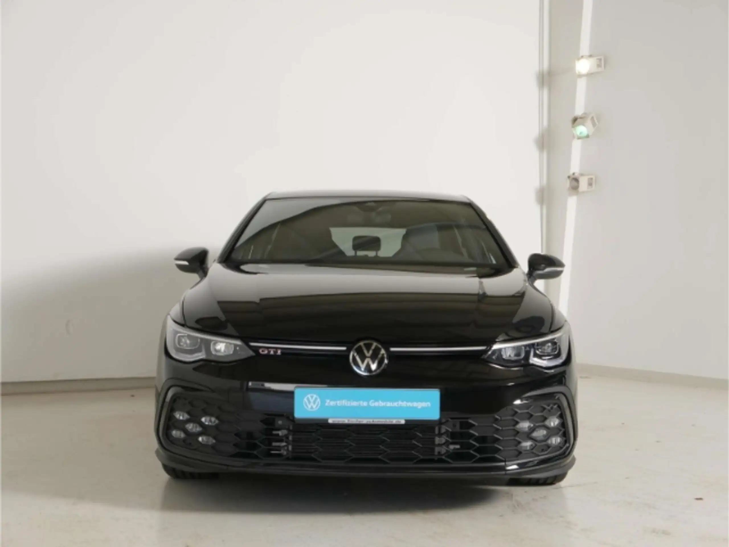 Volkswagen - Golf GTI