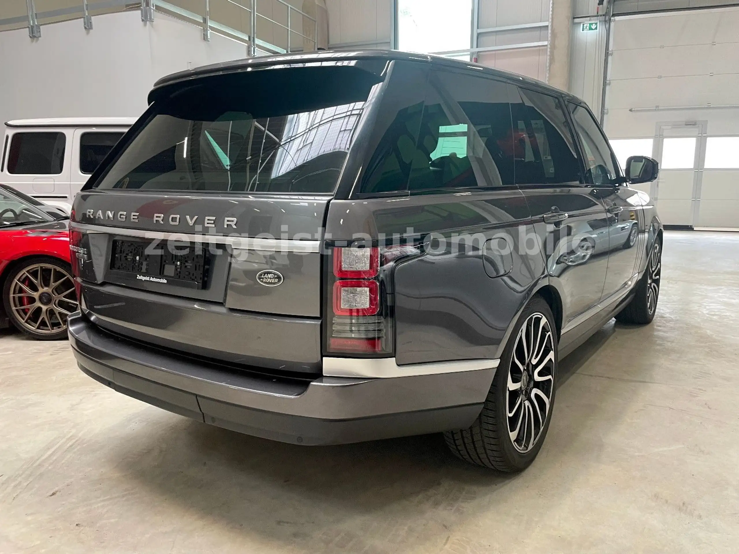 Land Rover - Range Rover