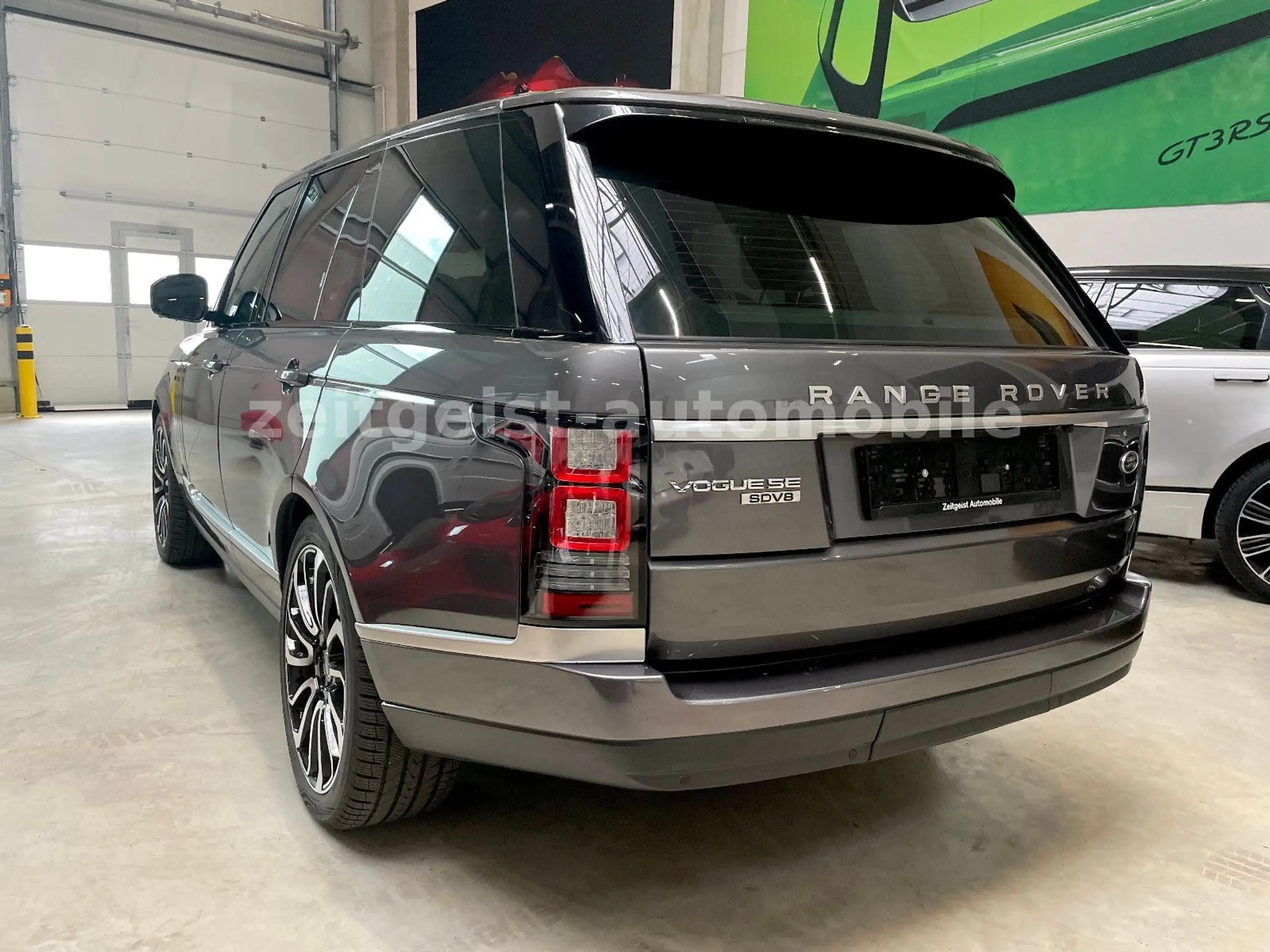 Land Rover - Range Rover