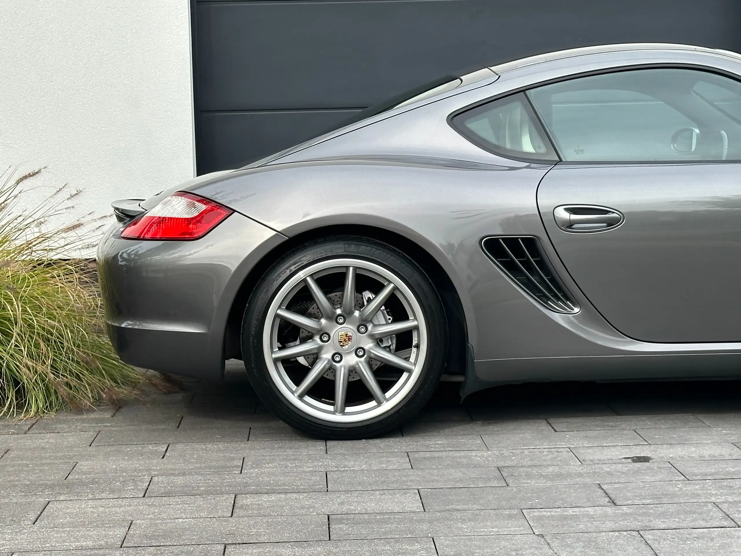 Porsche - Cayman