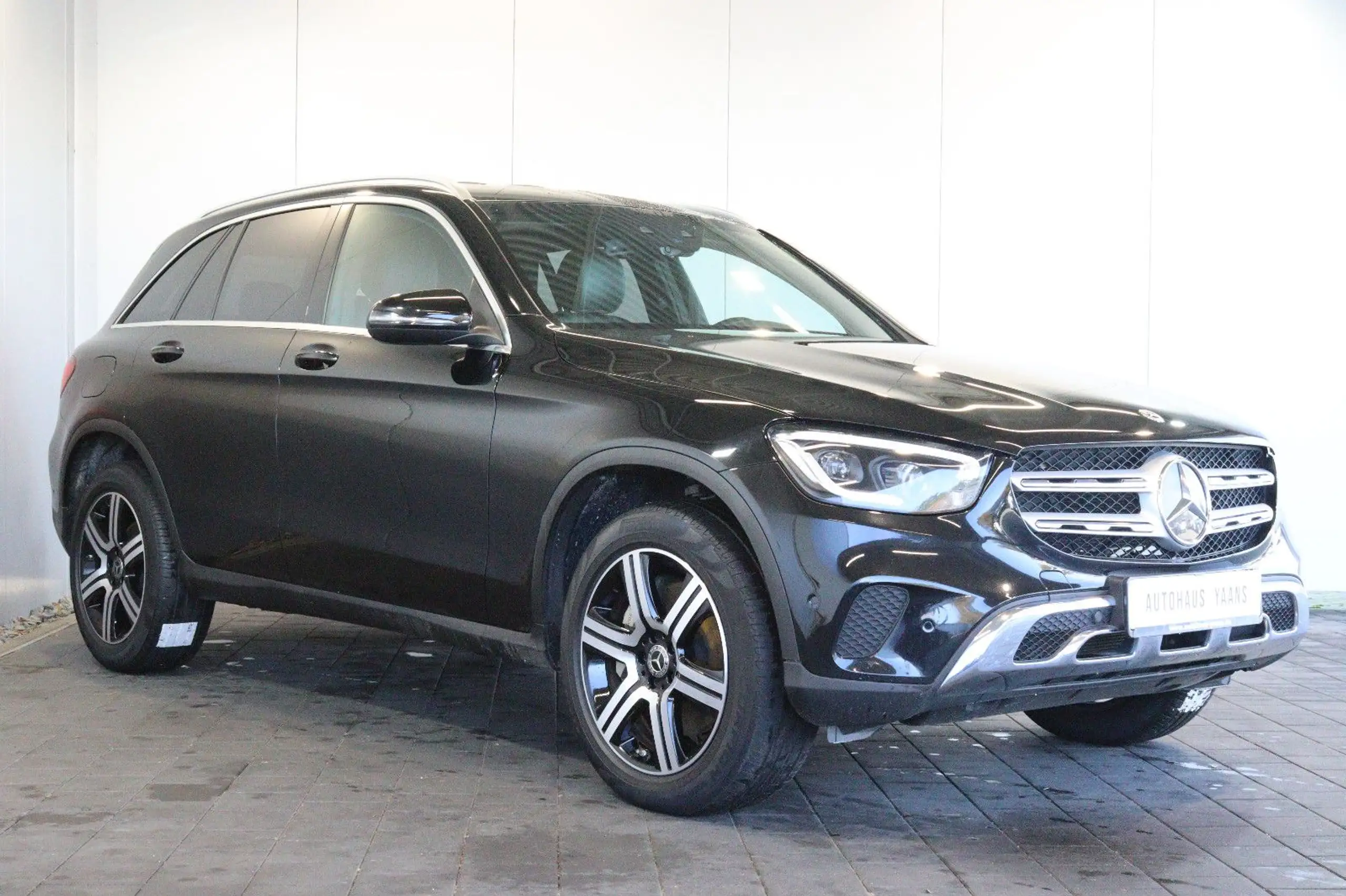 Mercedes-Benz - GLC 220