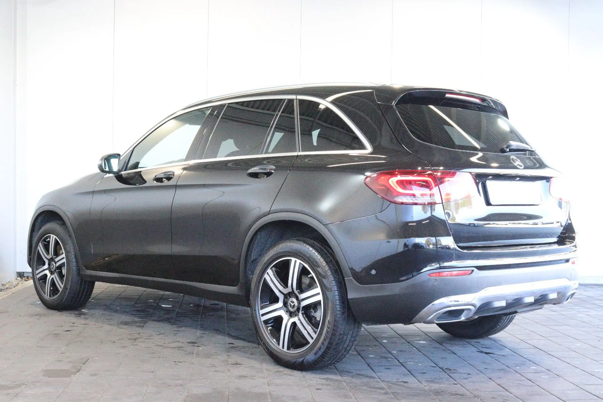 Mercedes-Benz - GLC 220