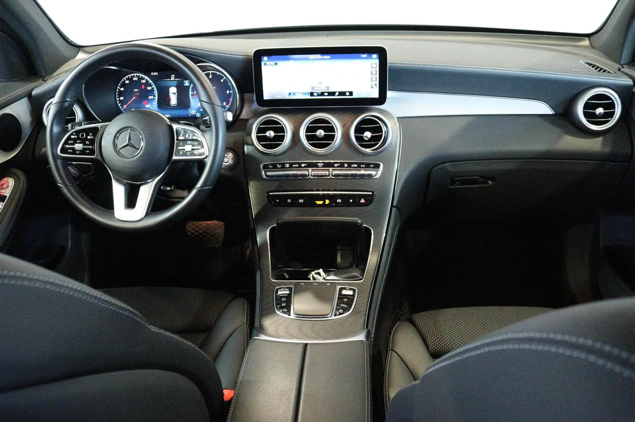 Mercedes-Benz - GLC 220