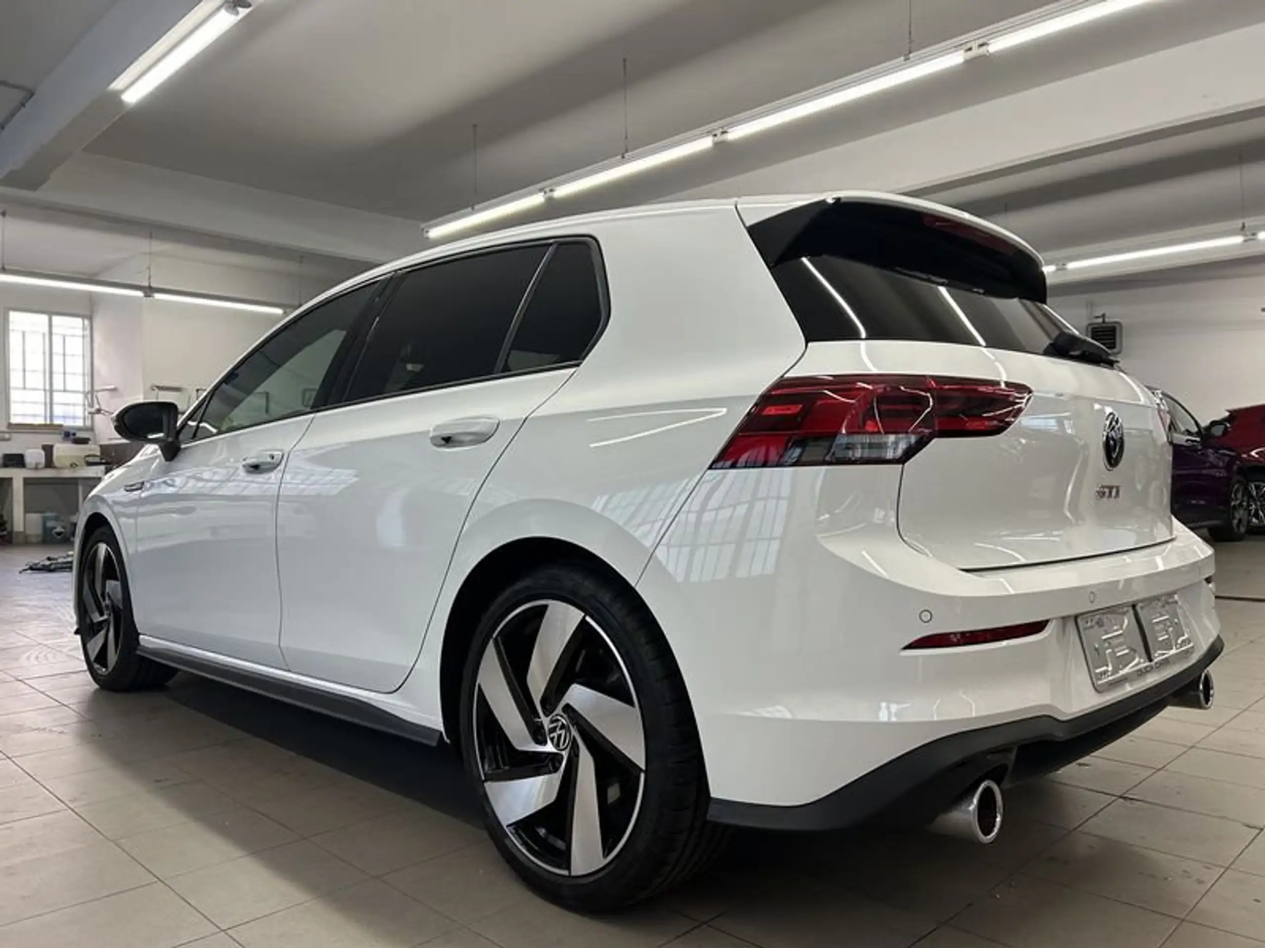 Volkswagen - Golf GTI