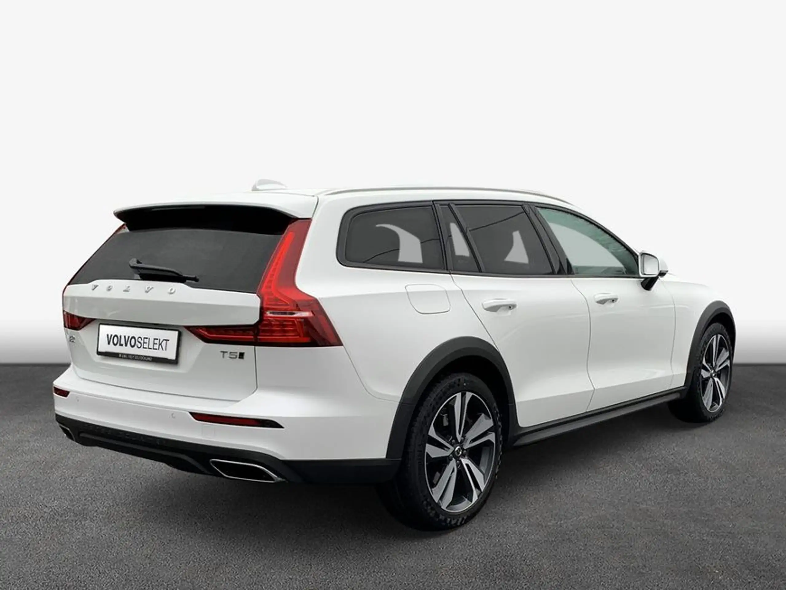 Volvo - V60 Cross Country