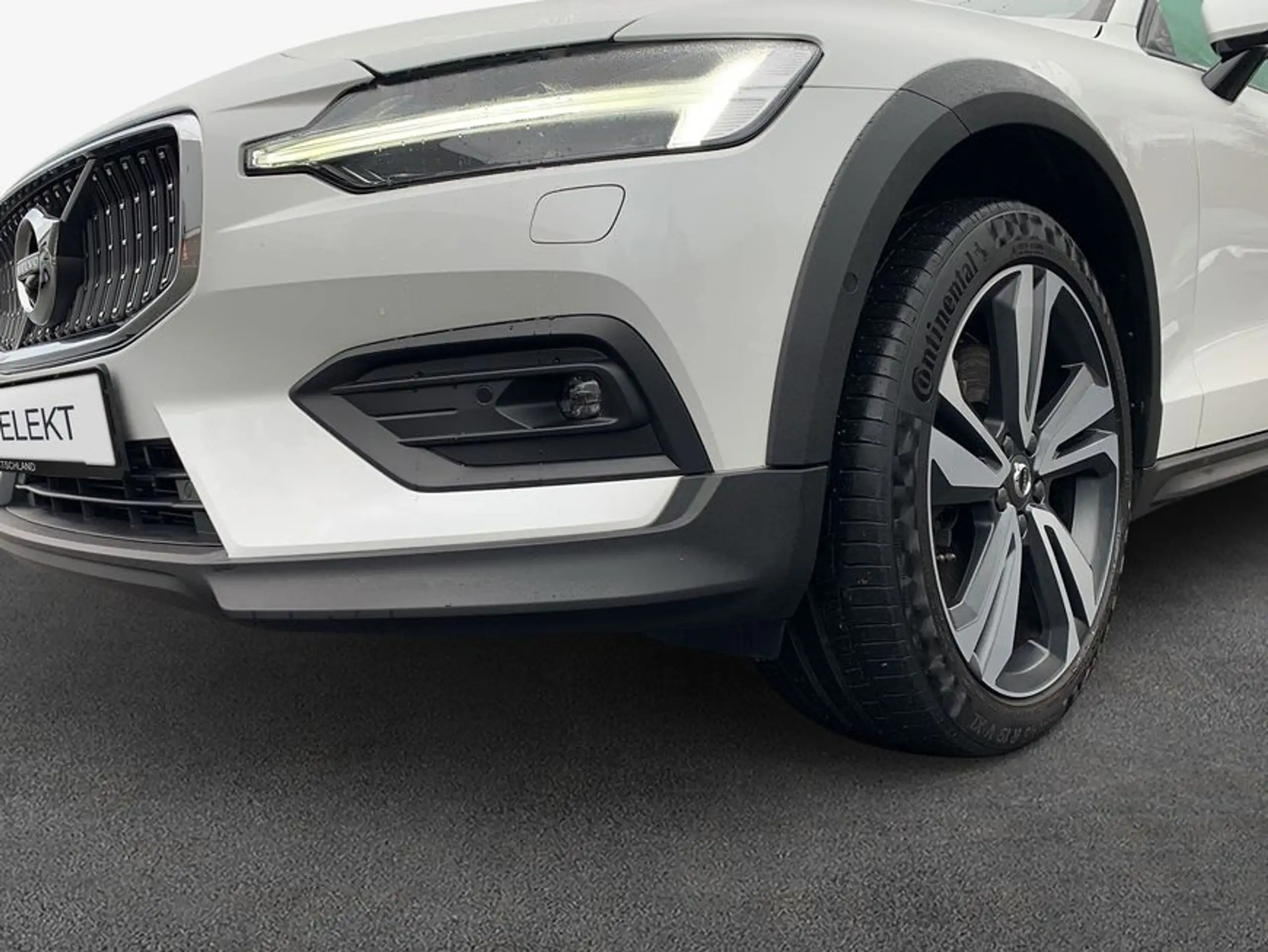 Volvo - V60 Cross Country