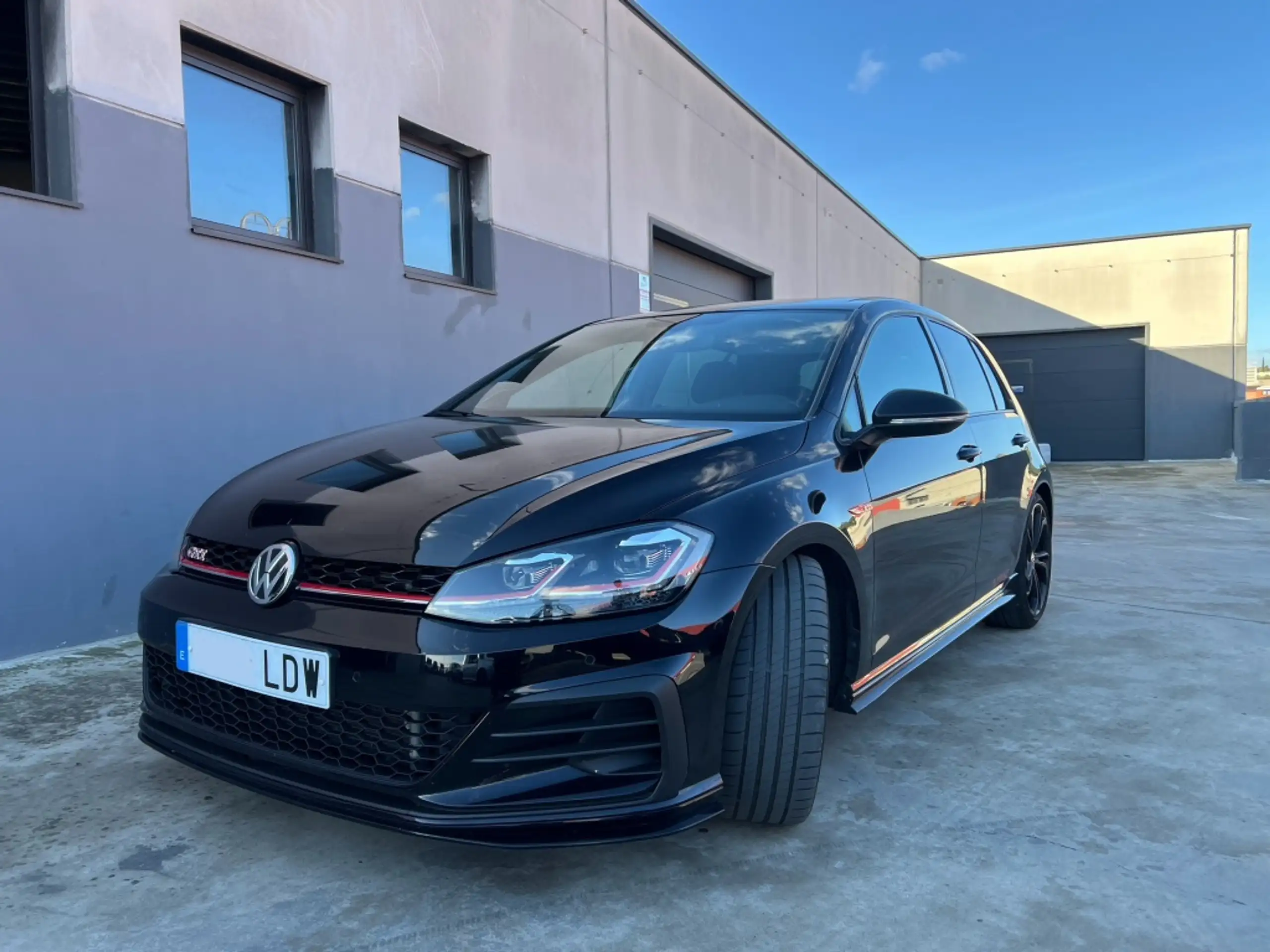 Volkswagen - Golf GTI