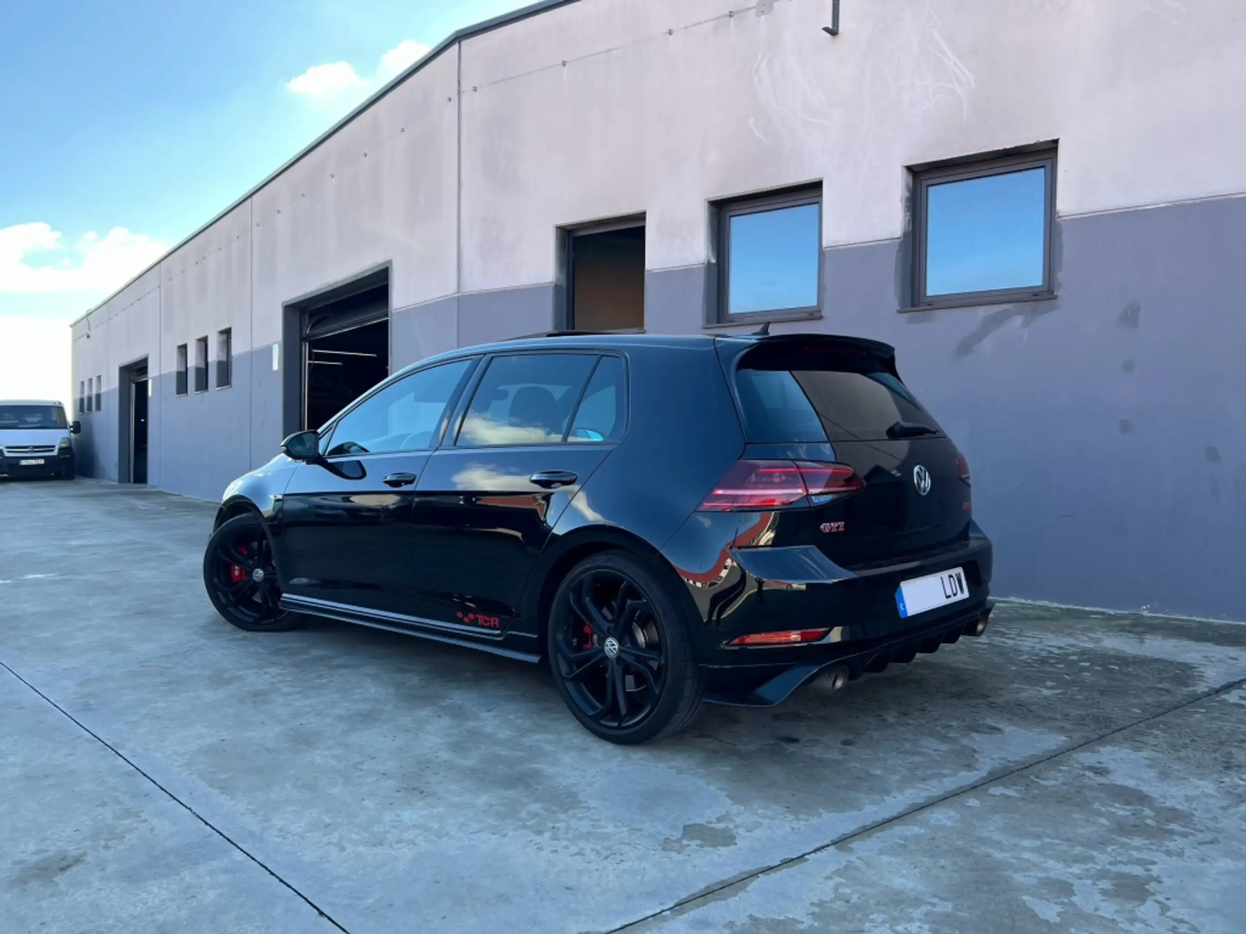 Volkswagen - Golf GTI