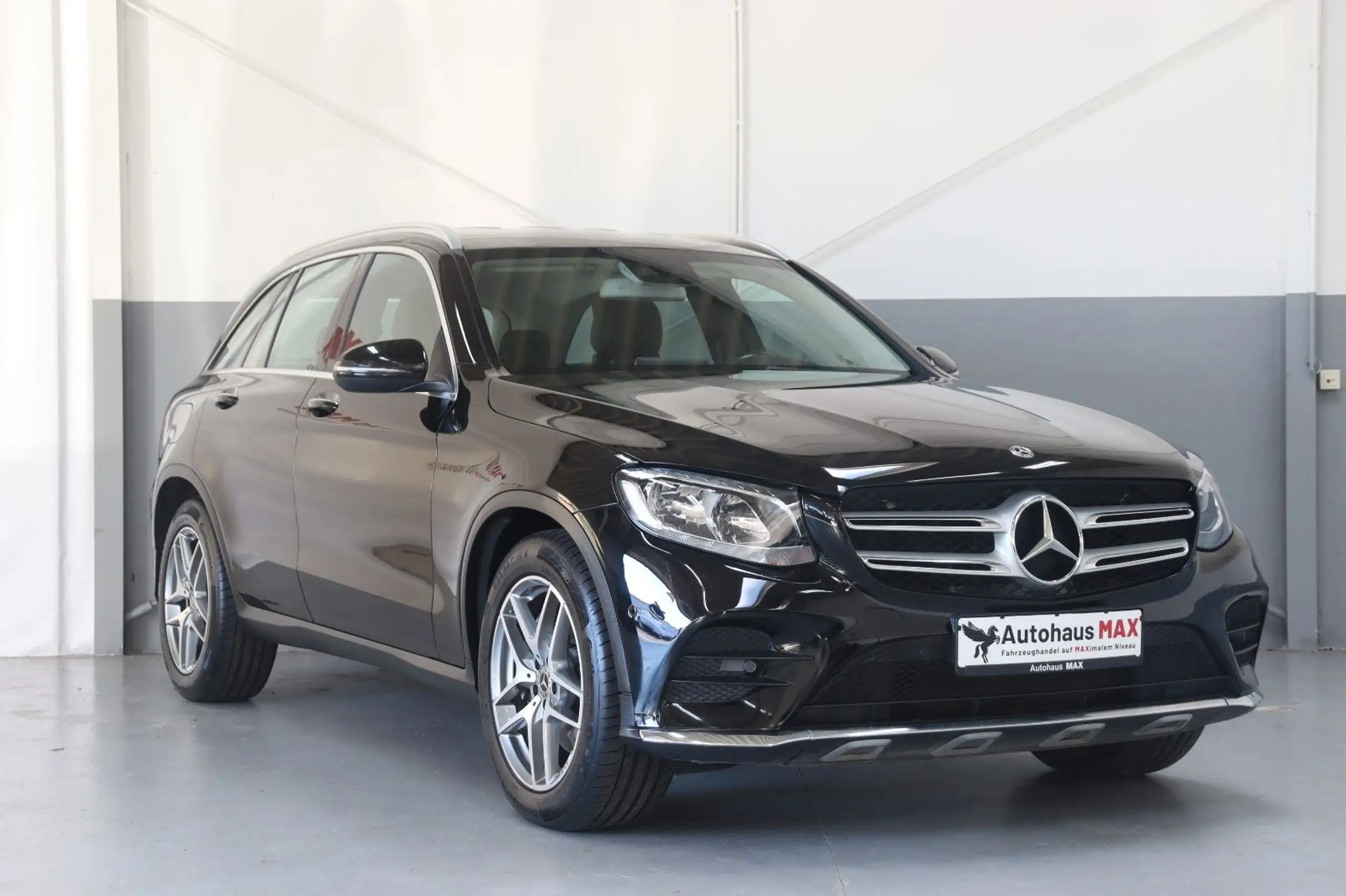 Mercedes-Benz - GLC 350