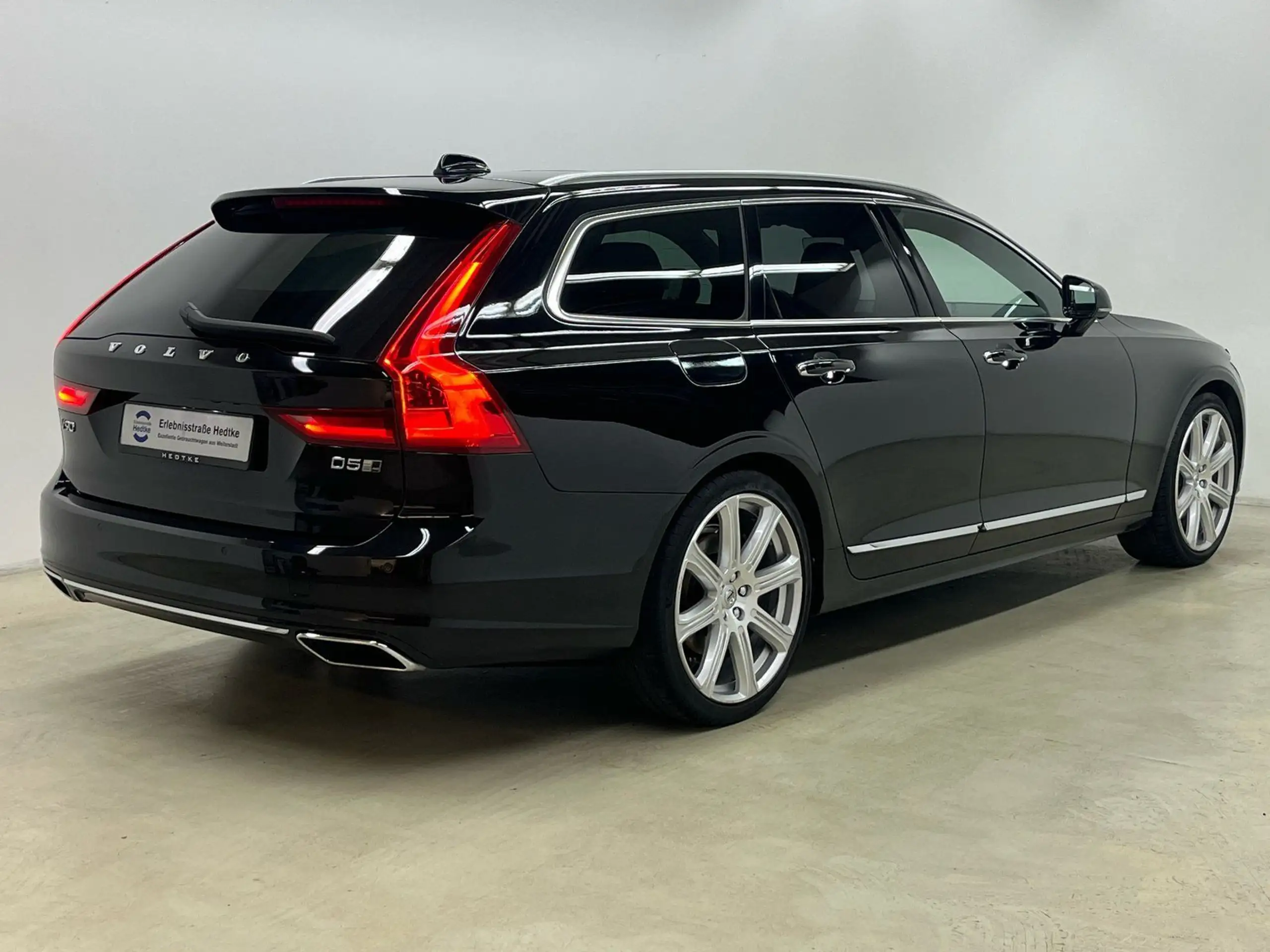 Volvo - V90