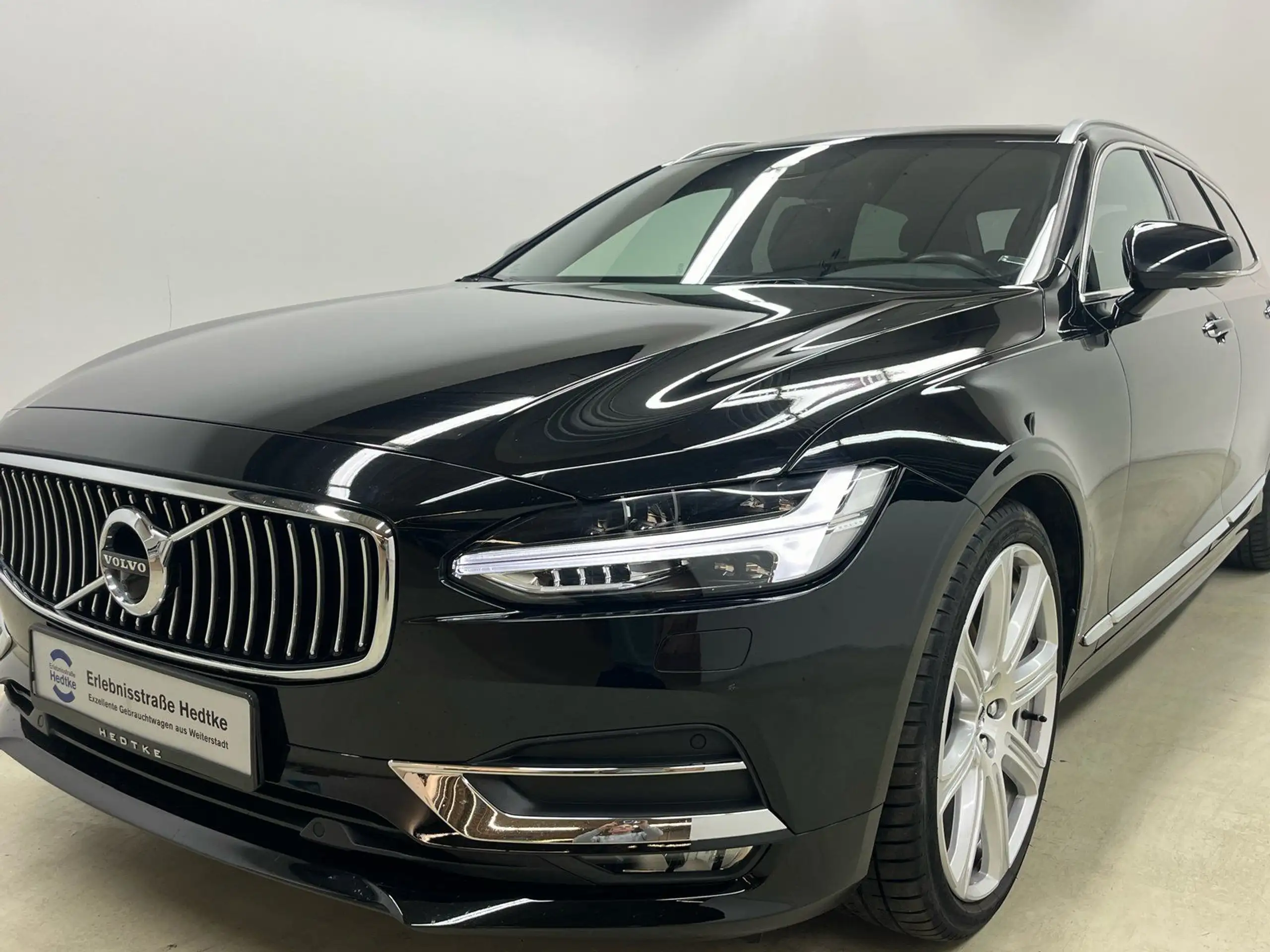 Volvo - V90