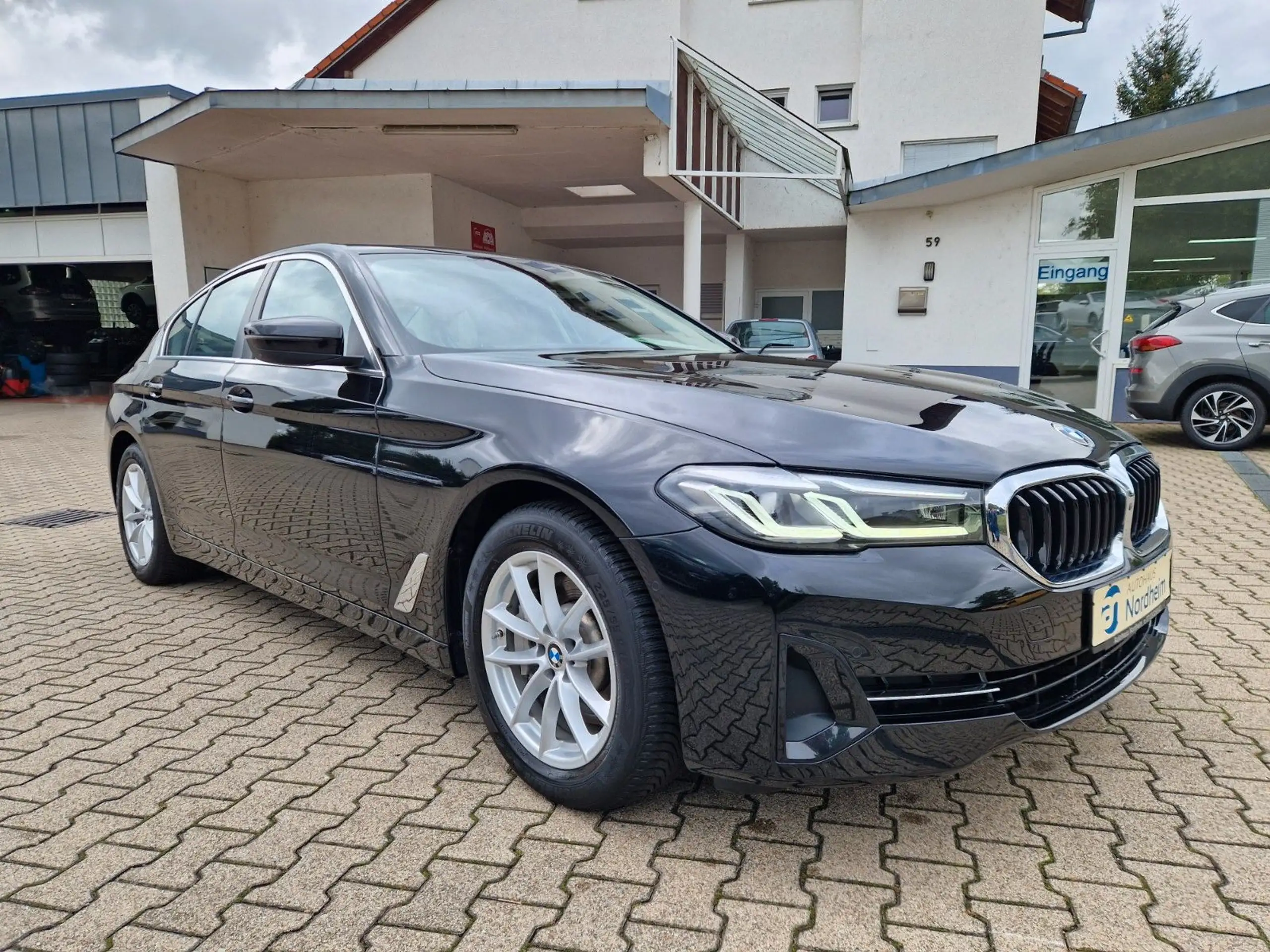 BMW - 530