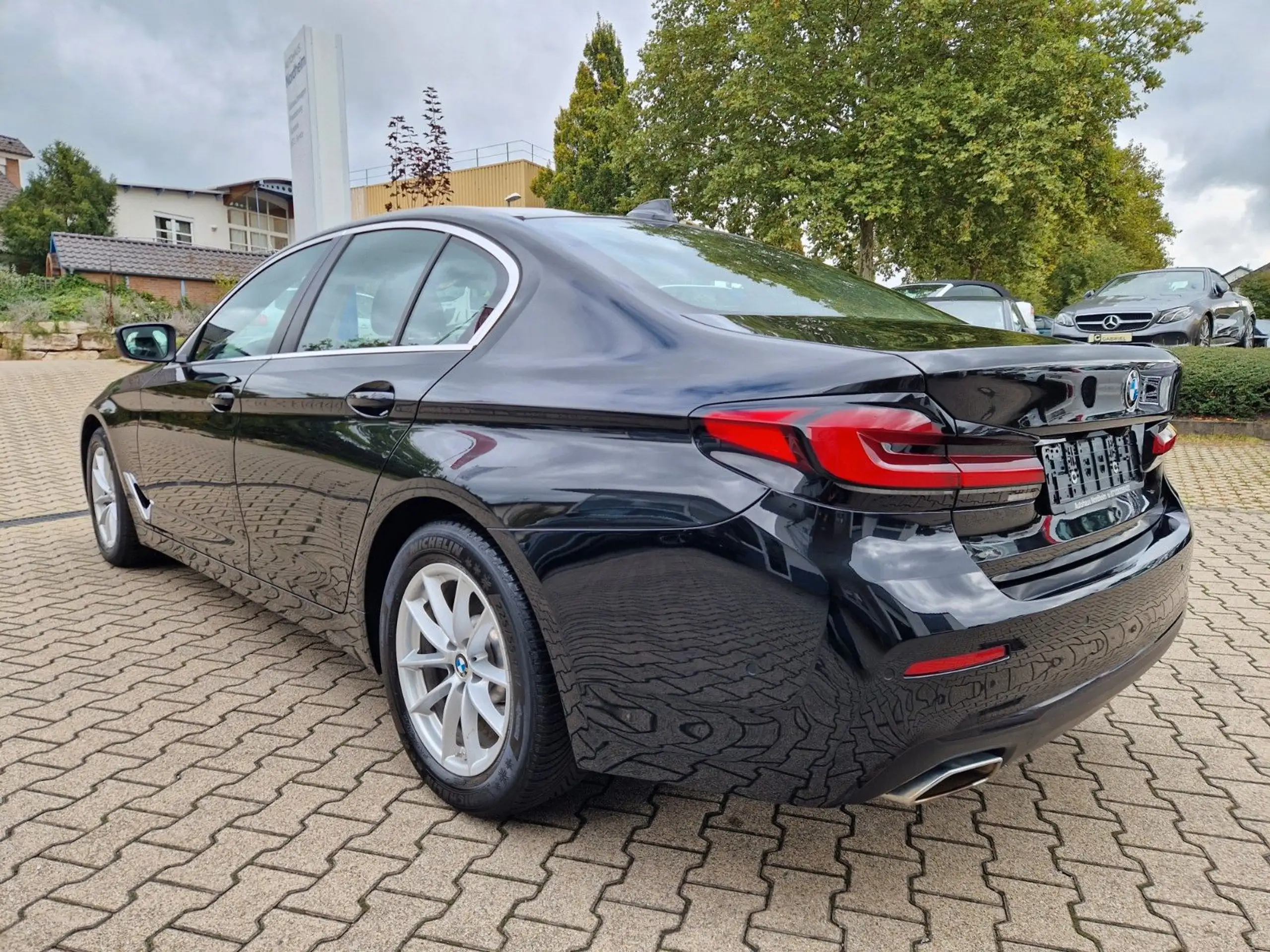 BMW - 530