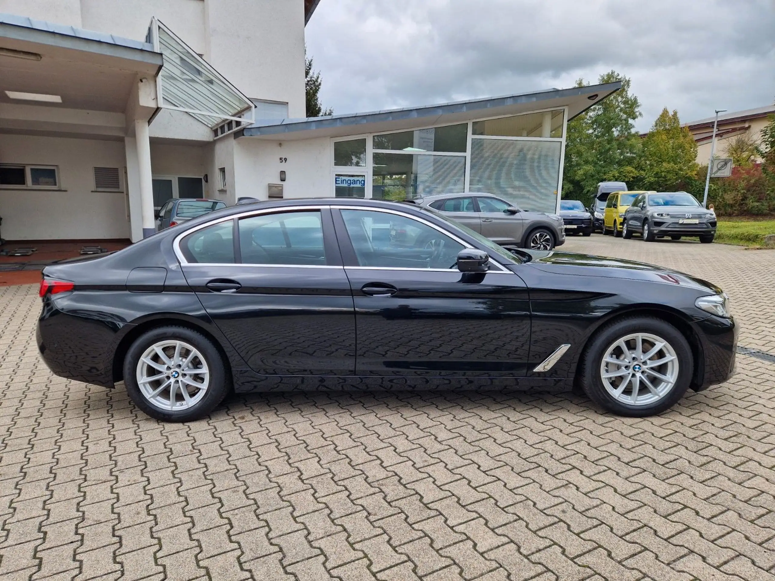 BMW - 530