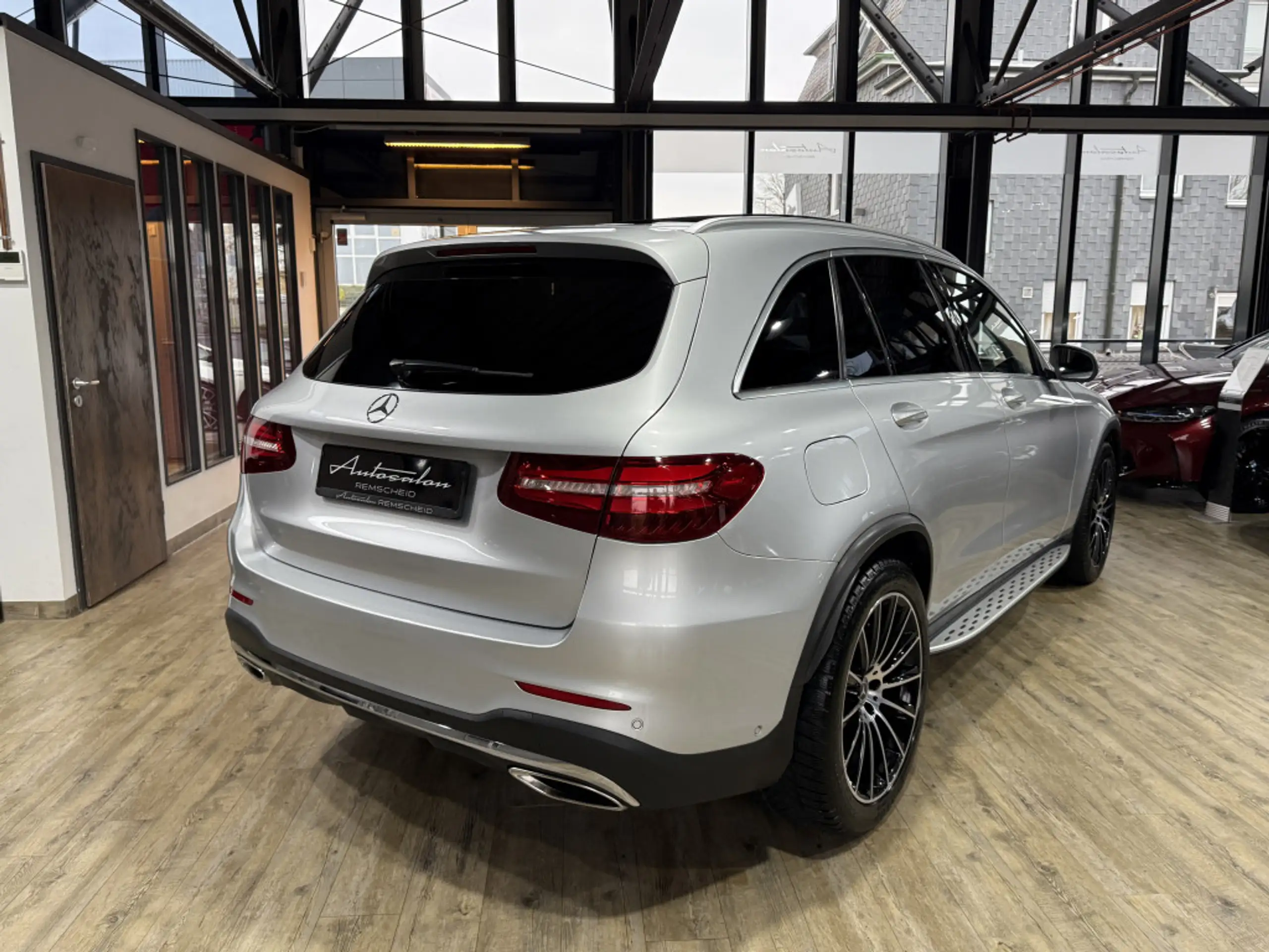 Mercedes-Benz - GLC 300