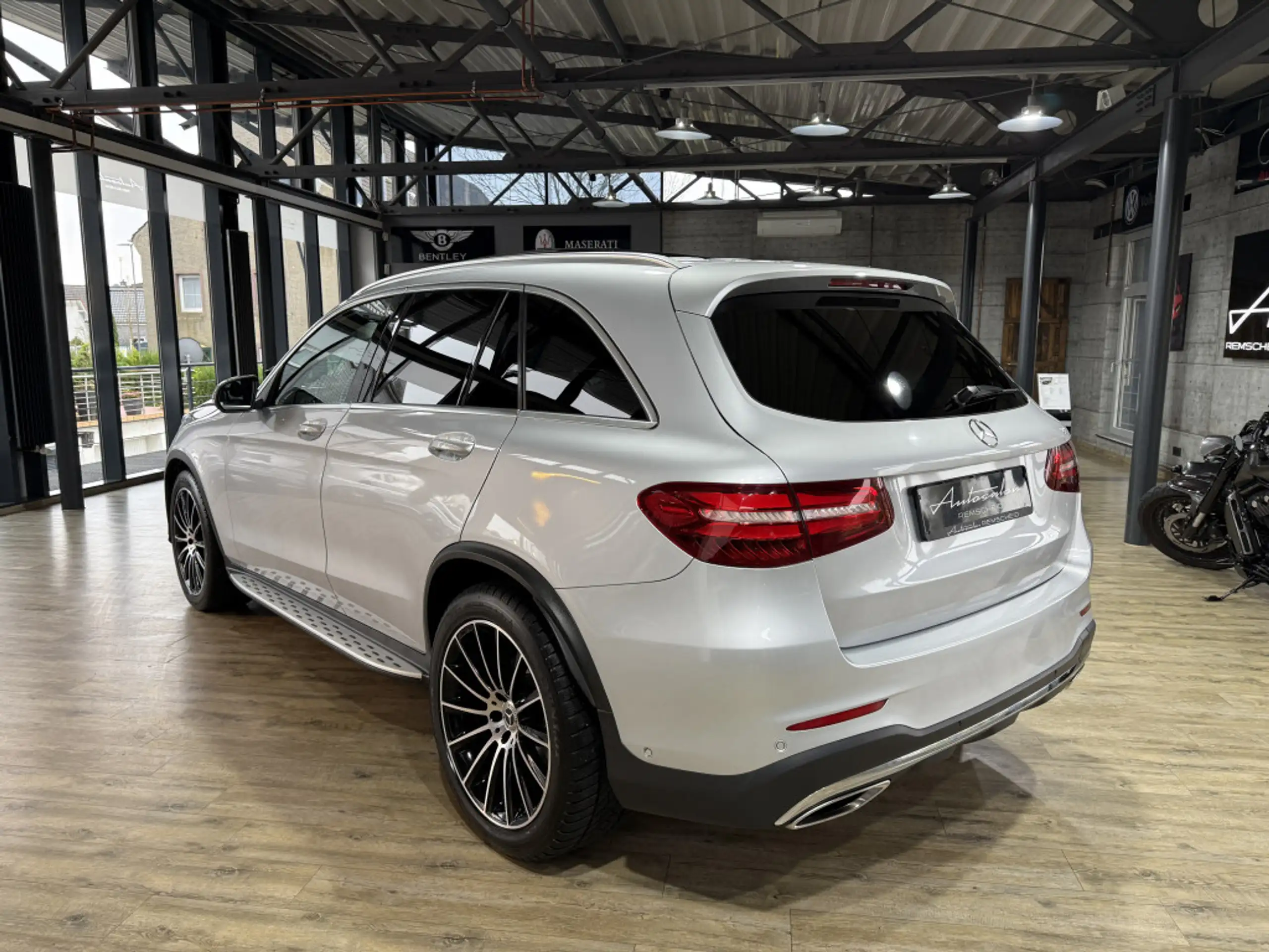 Mercedes-Benz - GLC 300