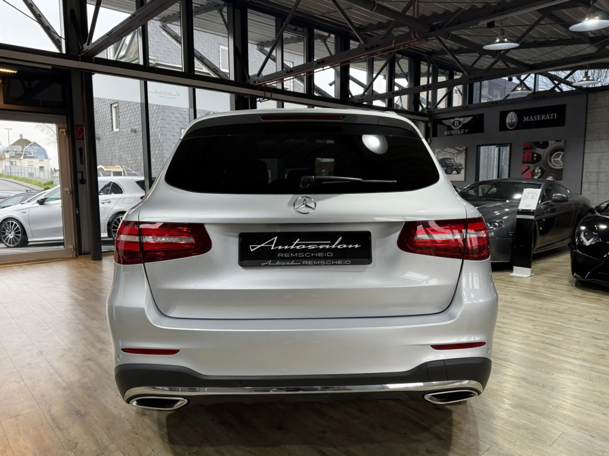 Mercedes-Benz - GLC 300