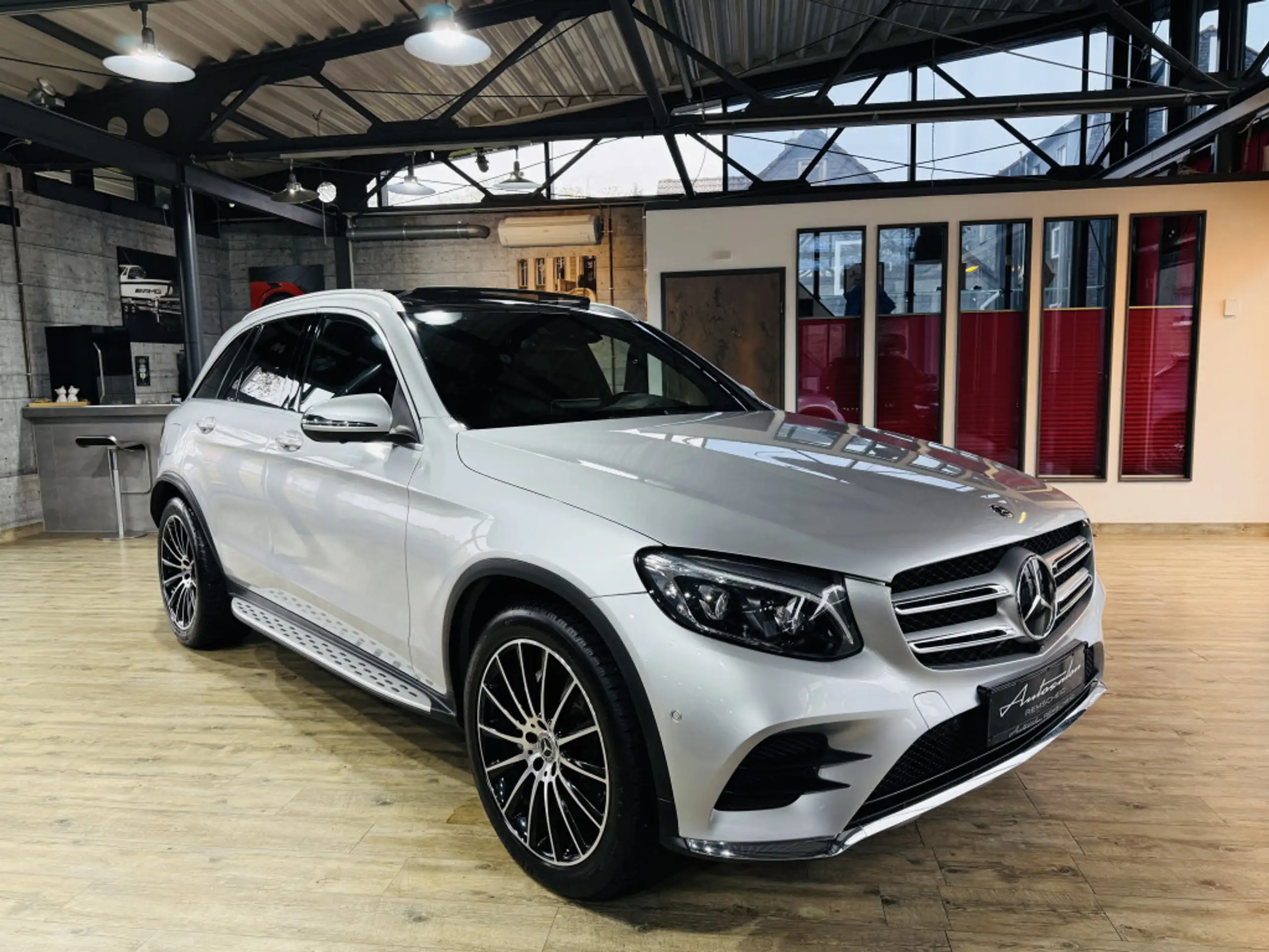 Mercedes-Benz - GLC 300