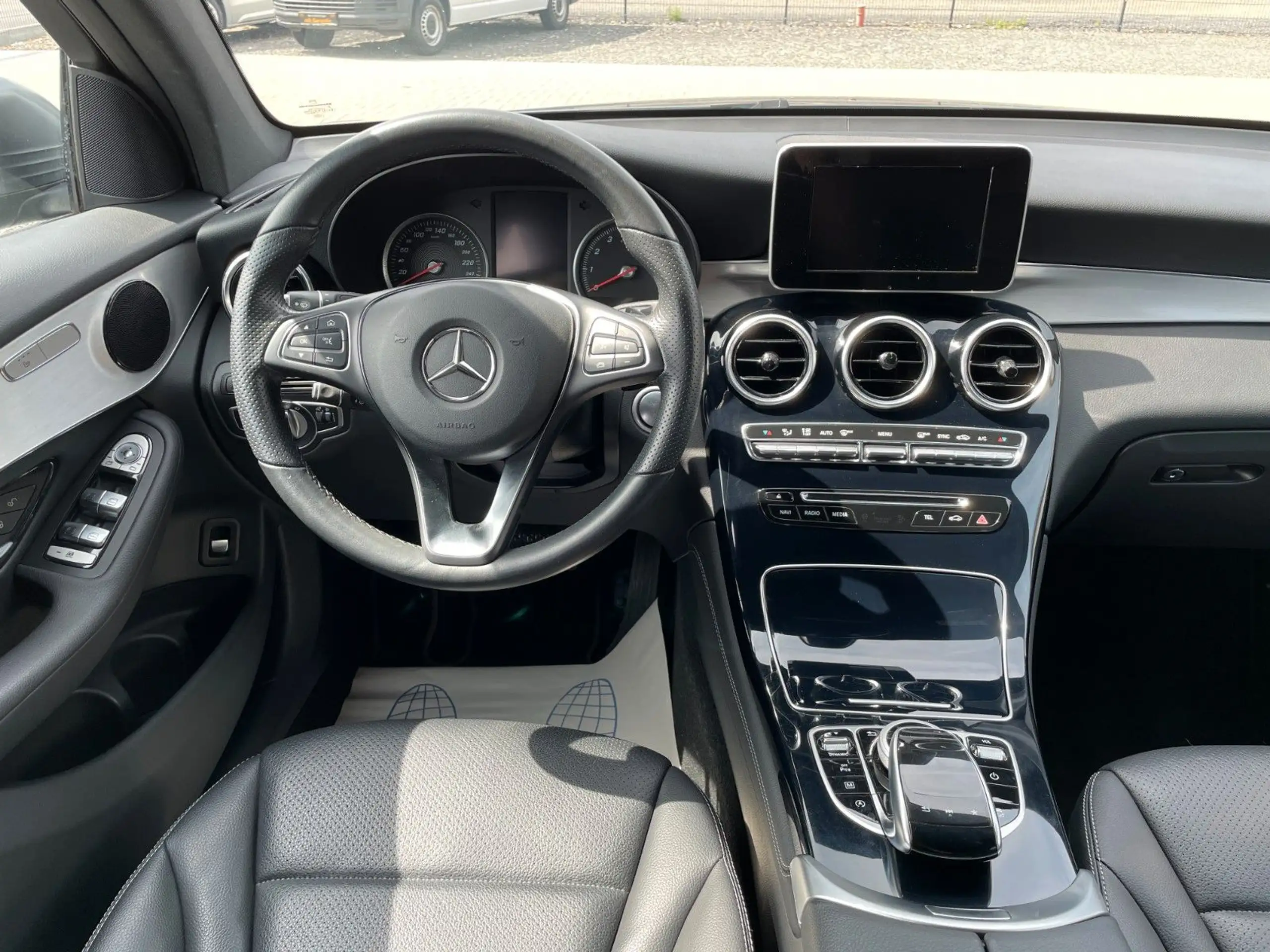 Mercedes-Benz - GLC 250