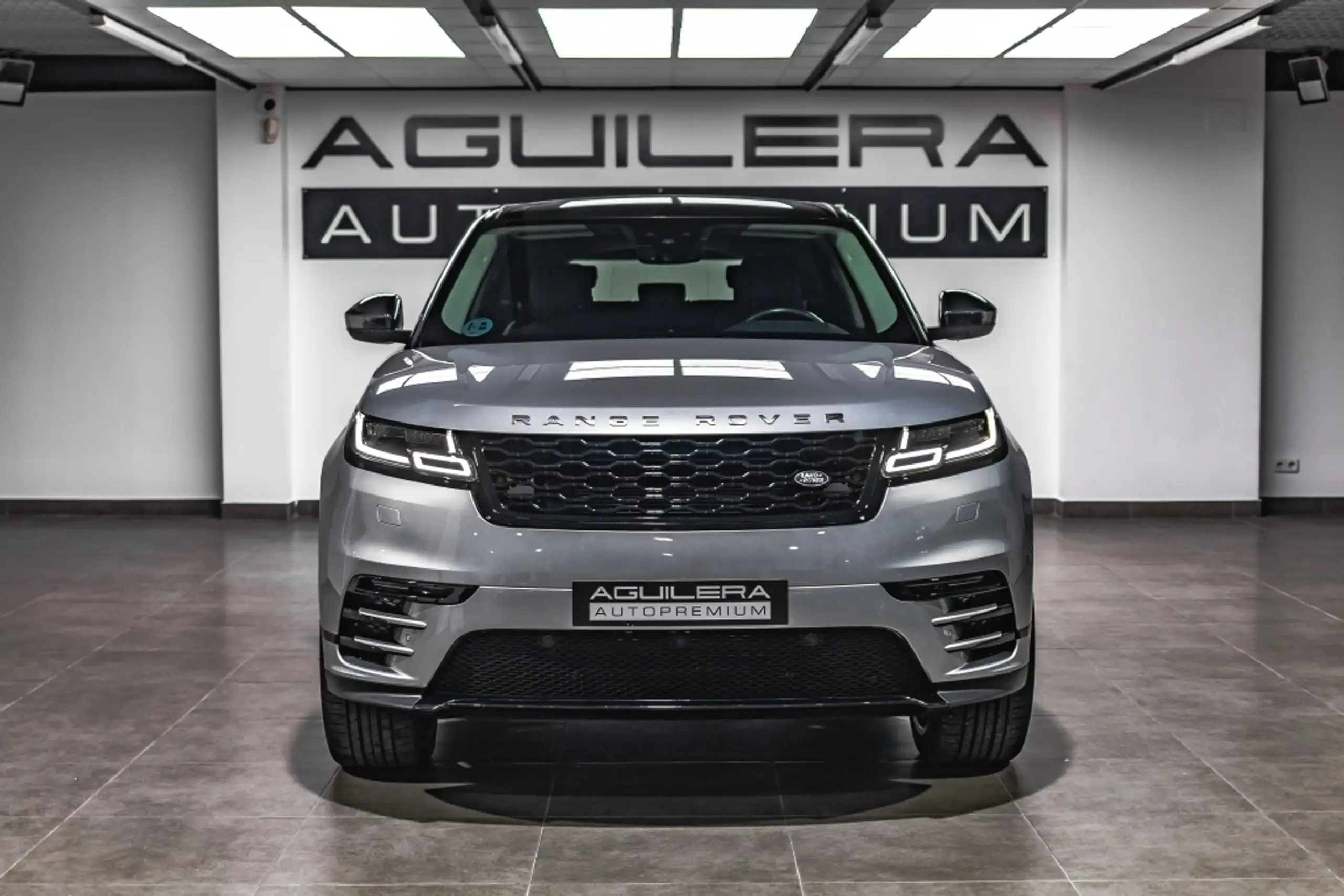 Land Rover - Range Rover Velar