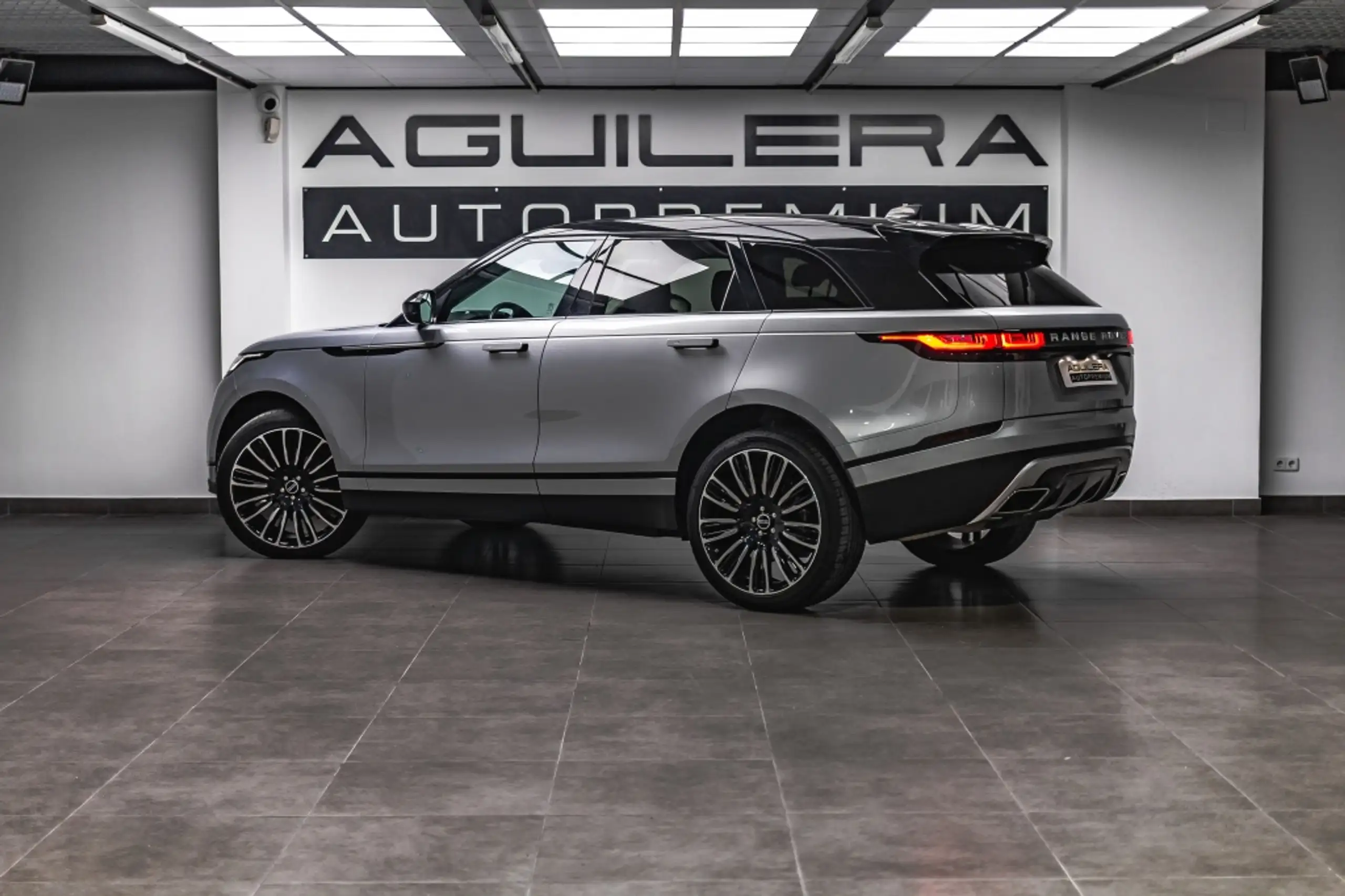 Land Rover - Range Rover Velar