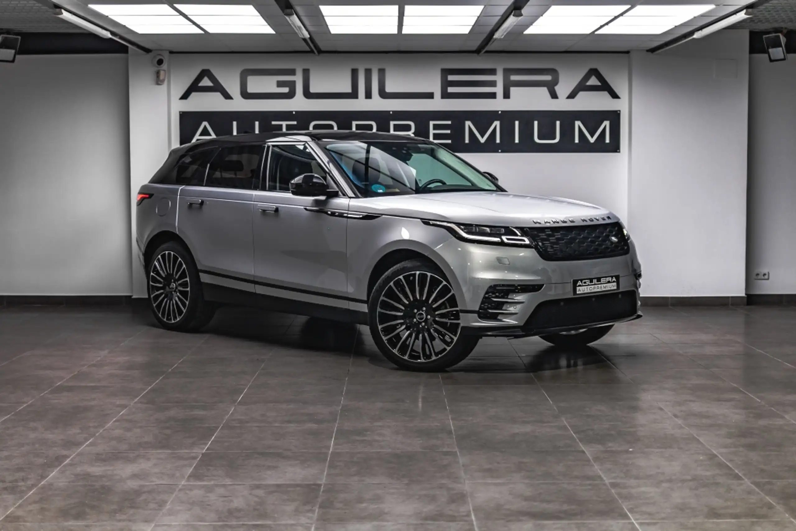 Land Rover - Range Rover Velar