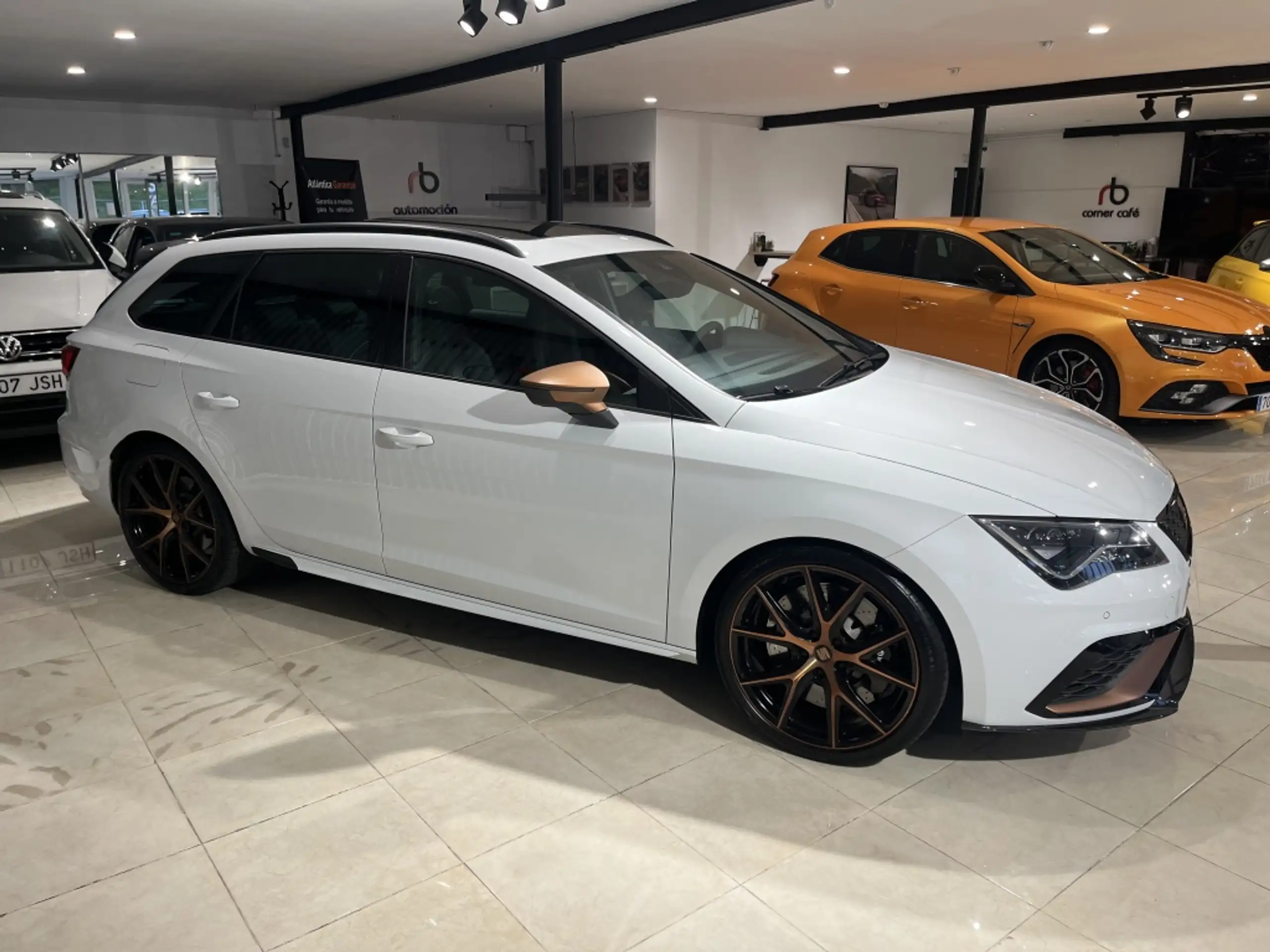 SEAT - Leon