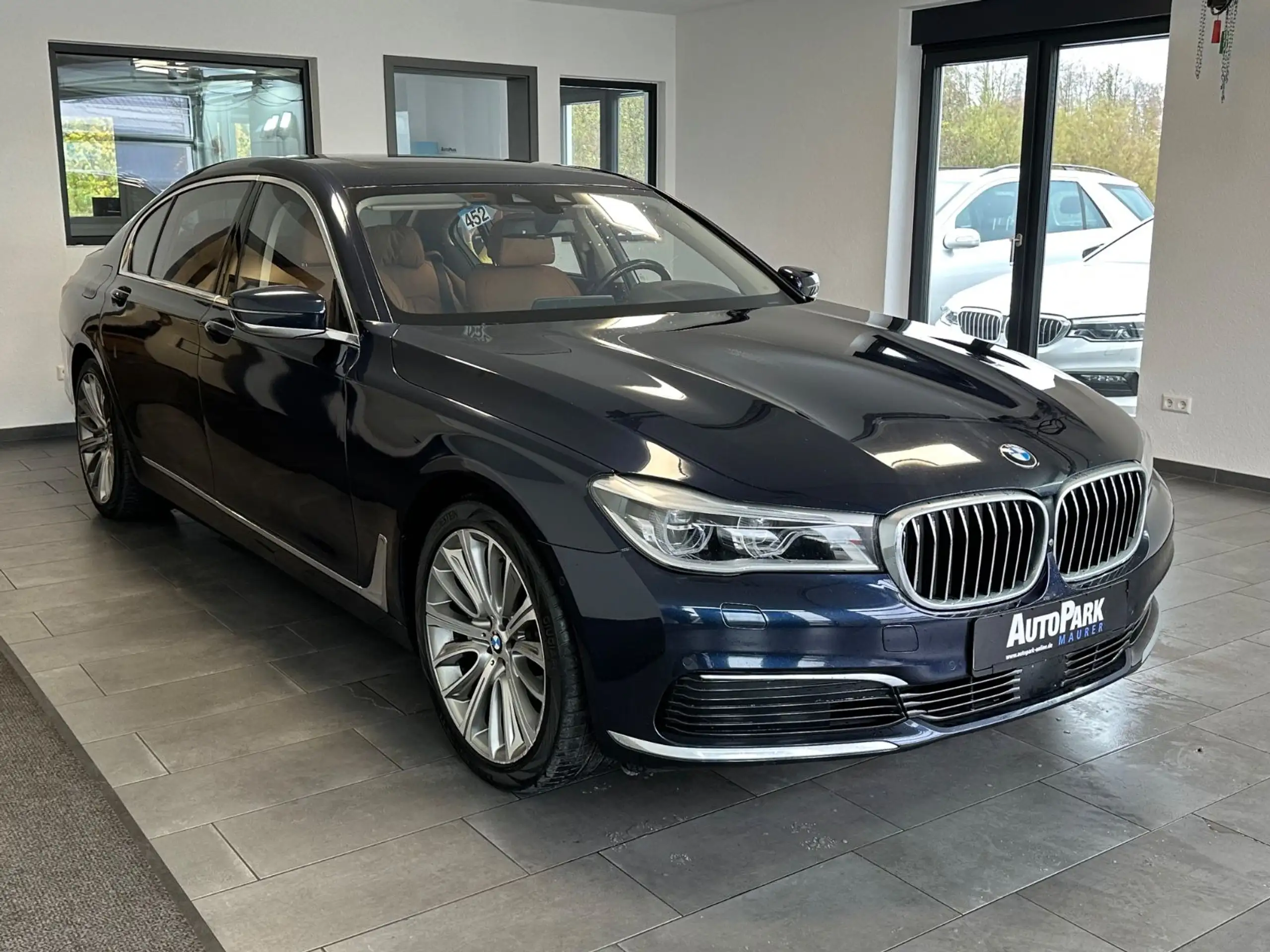 BMW - 740