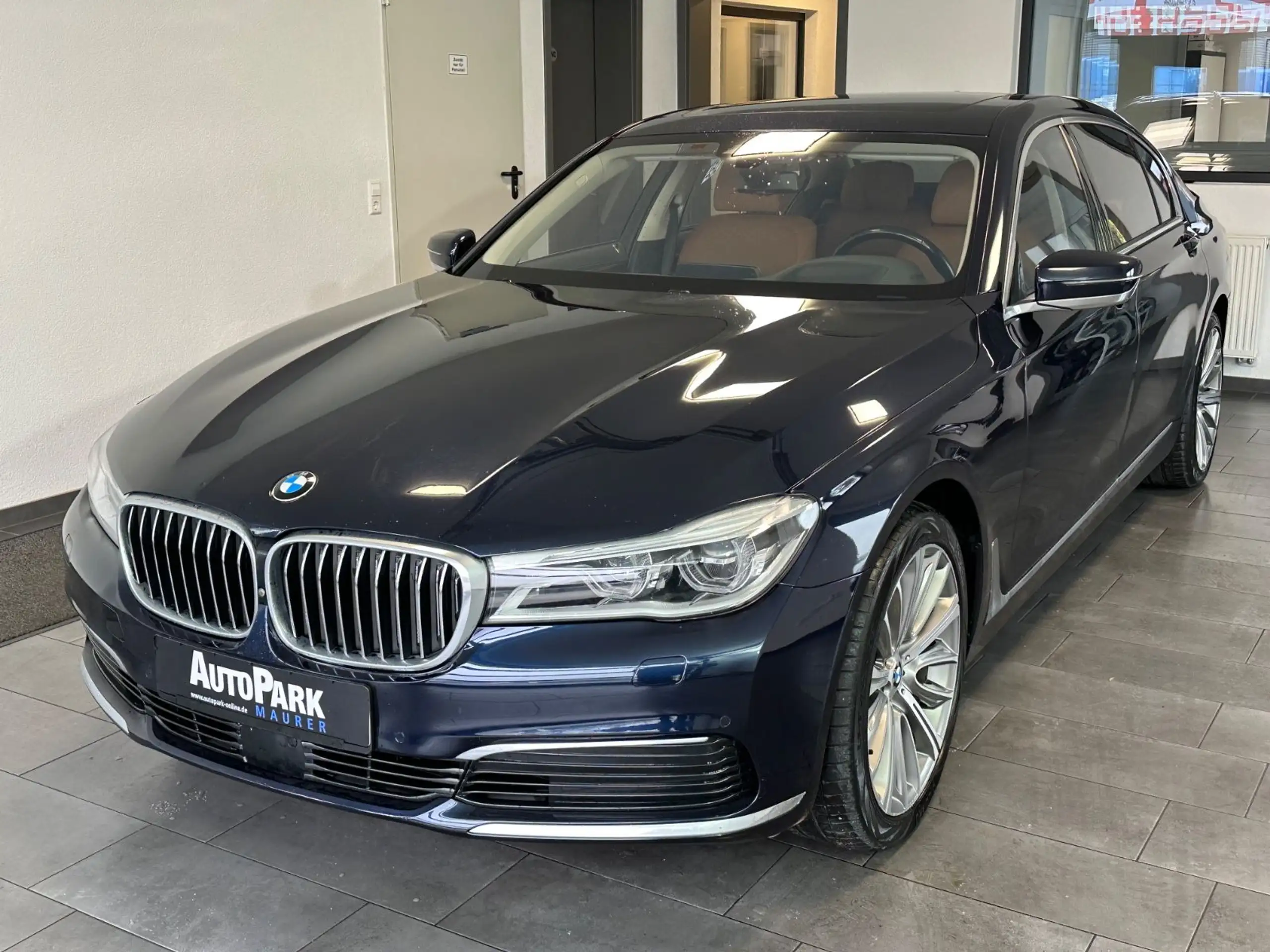 BMW - 740