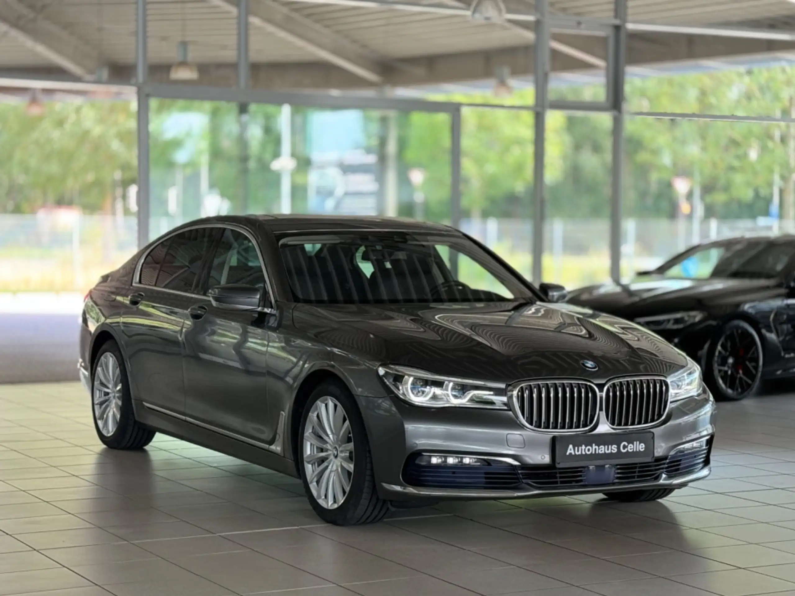 BMW 730 2016