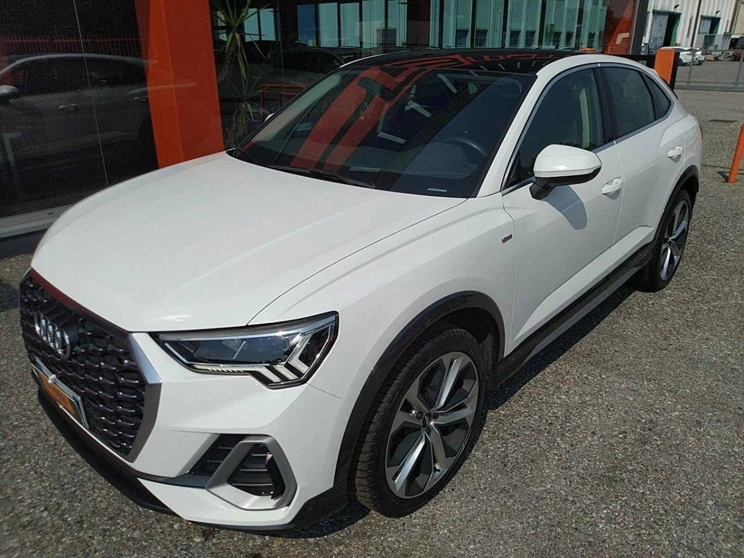 Audi - Q3