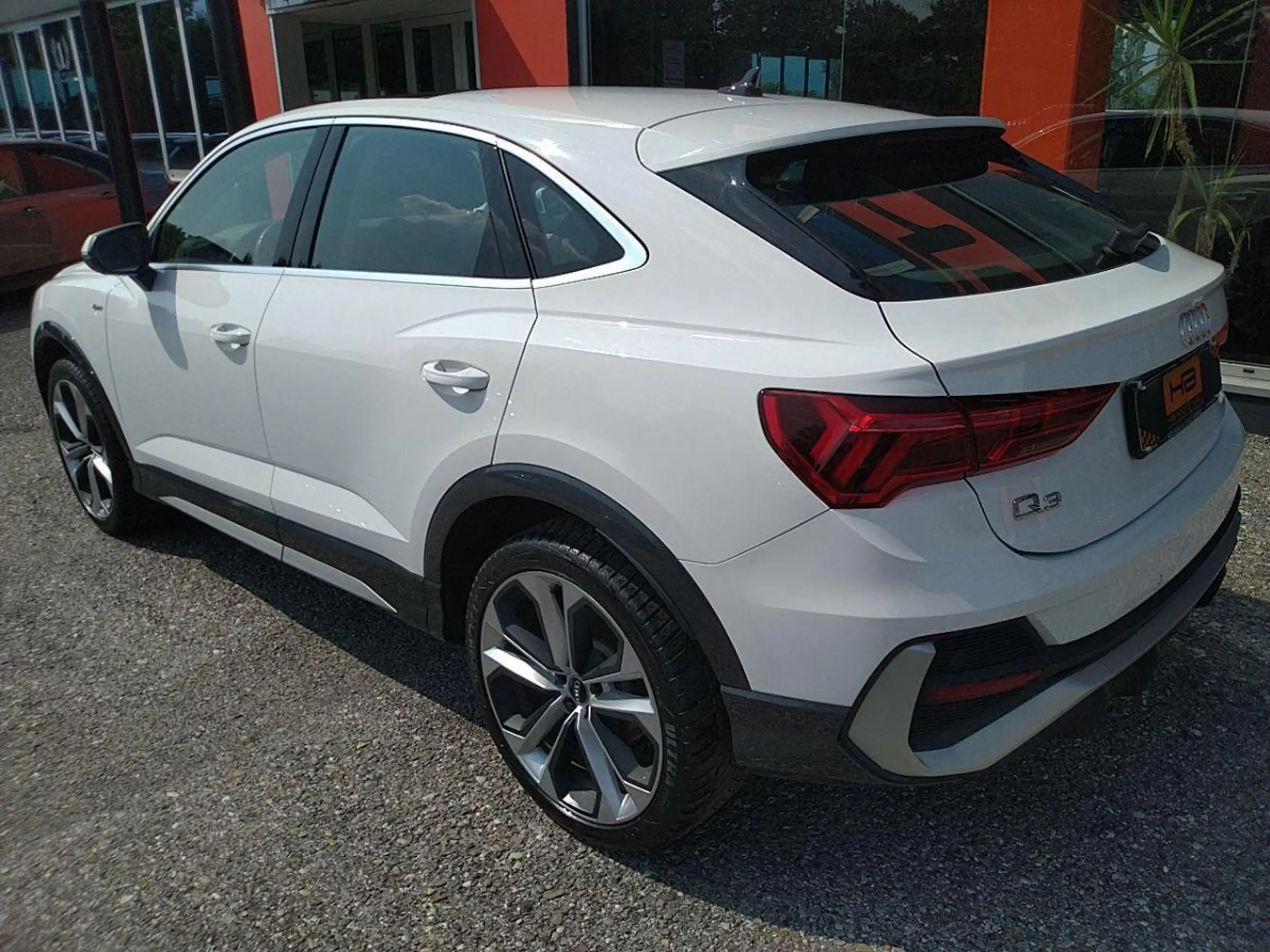 Audi - Q3