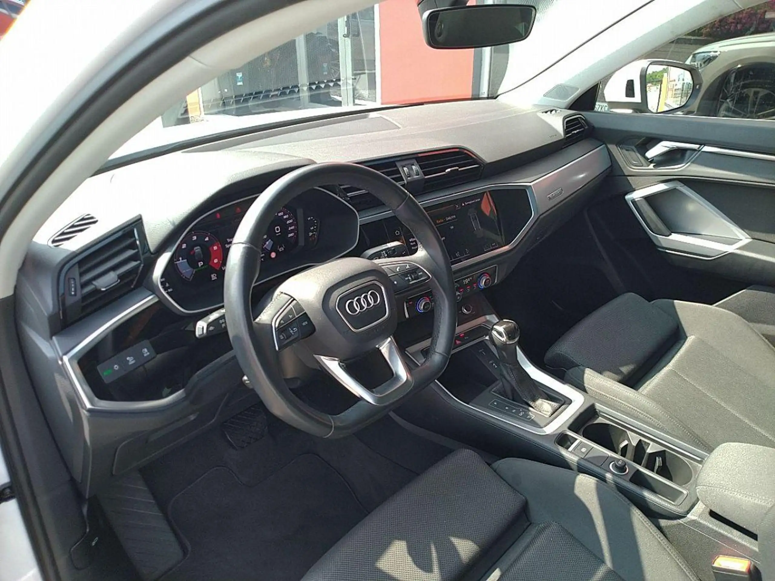 Audi - Q3