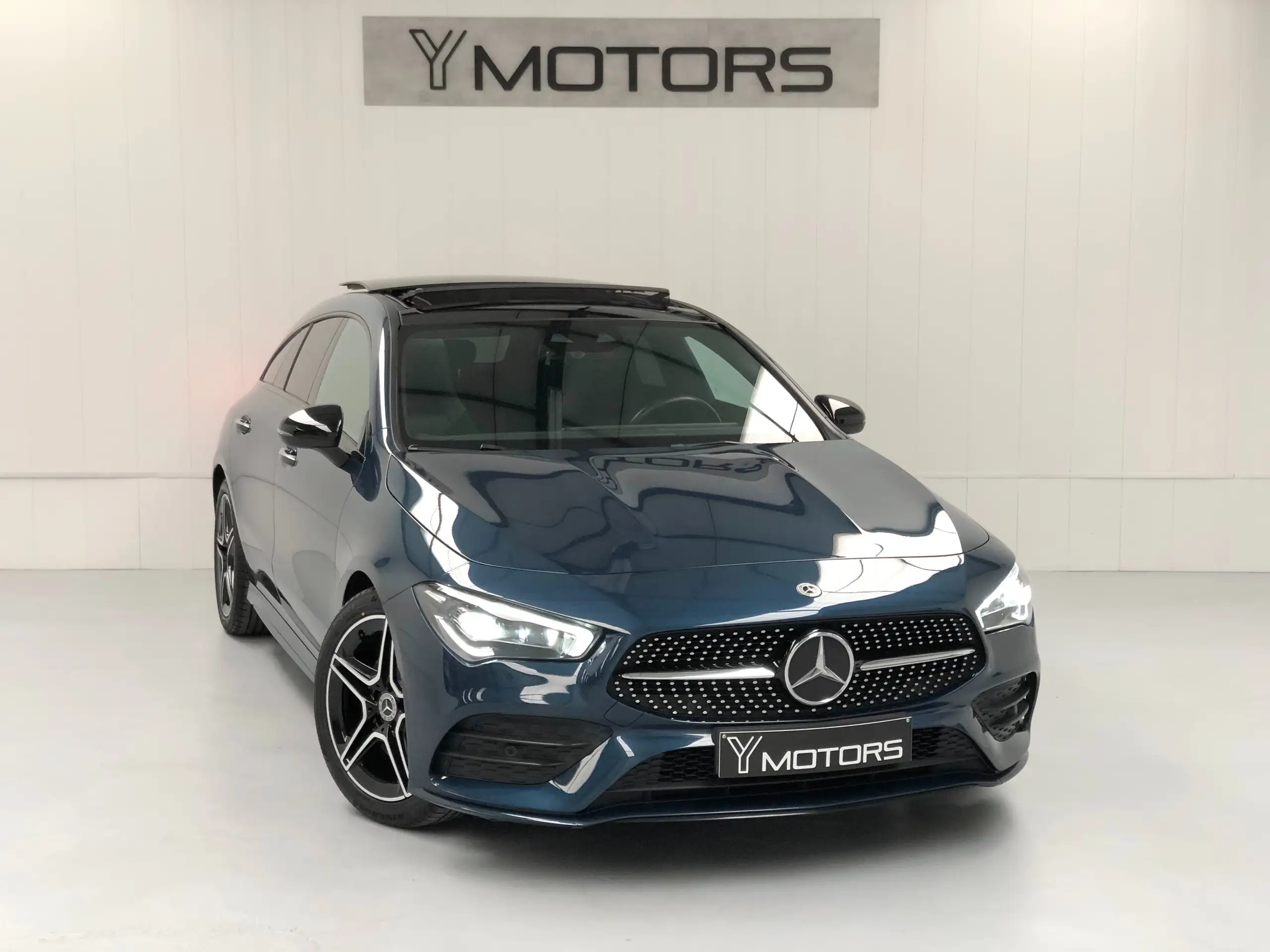 Mercedes-Benz - CLA 200